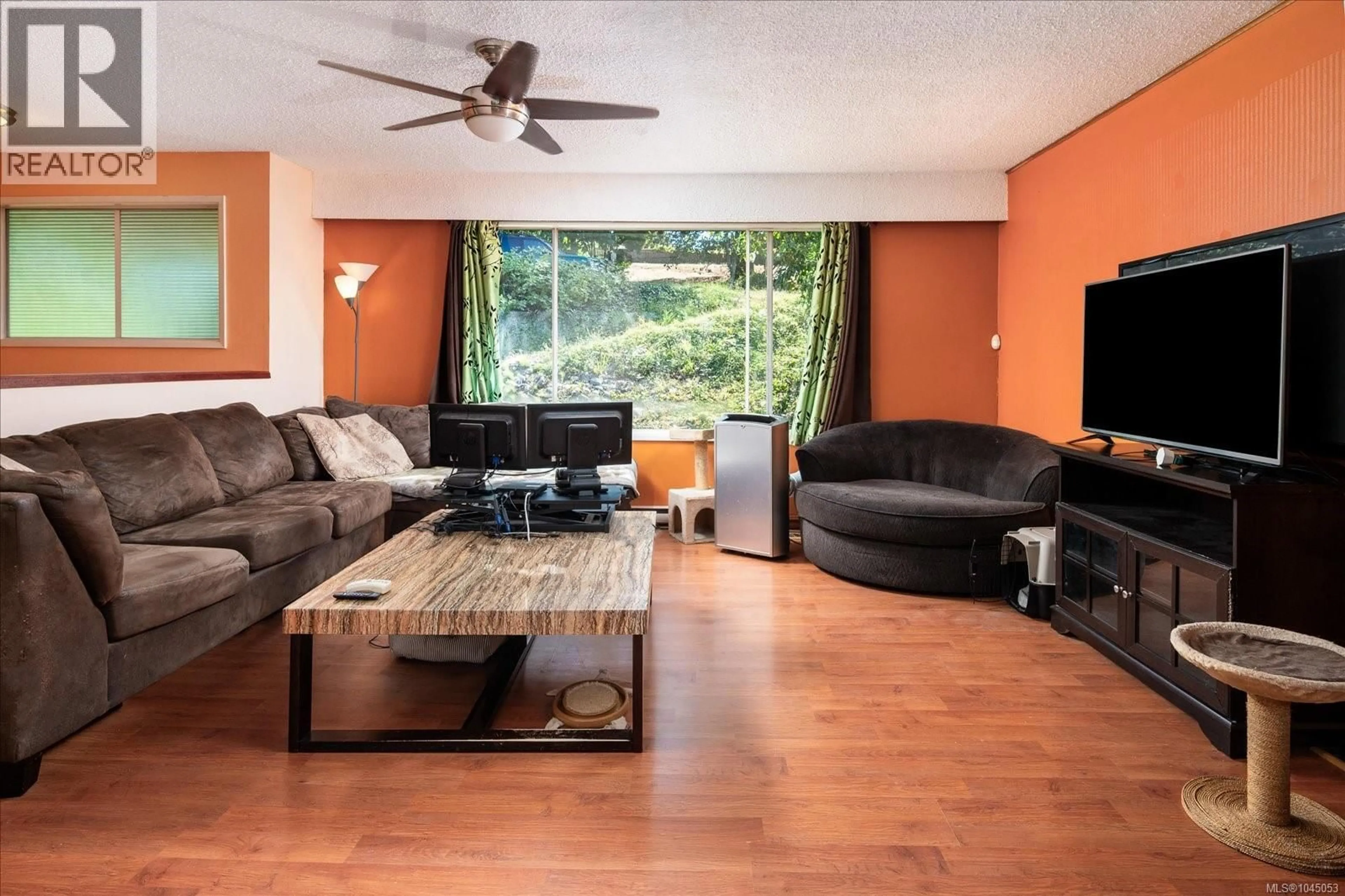 Living room with furniture, wood/laminate floor for 2682 BEAVER CREEK CRESCENT, Nanaimo British Columbia V9T3K4