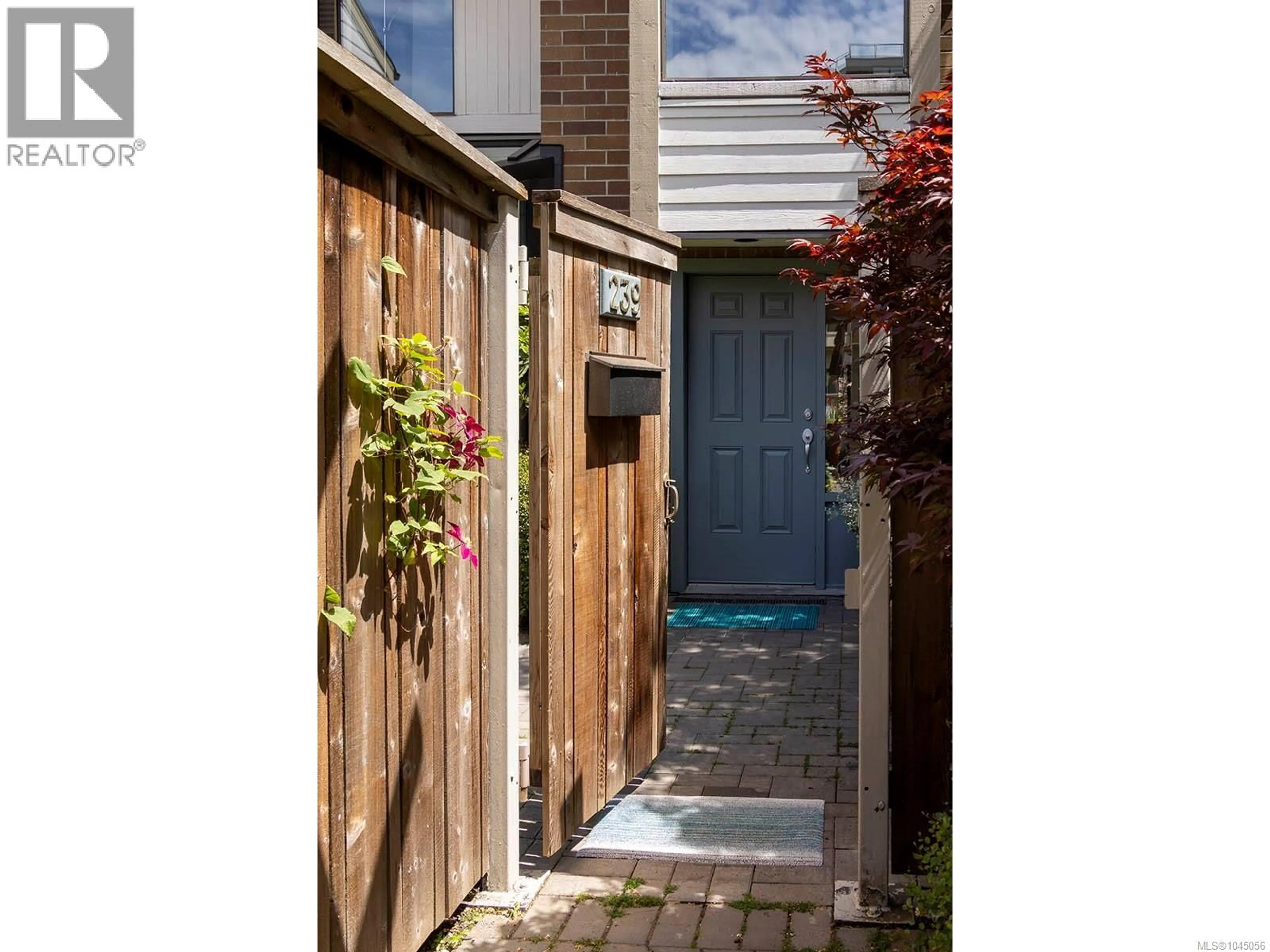 Indoor entryway for 239 BELLEVILLE STREET, Victoria British Columbia V8V1X1