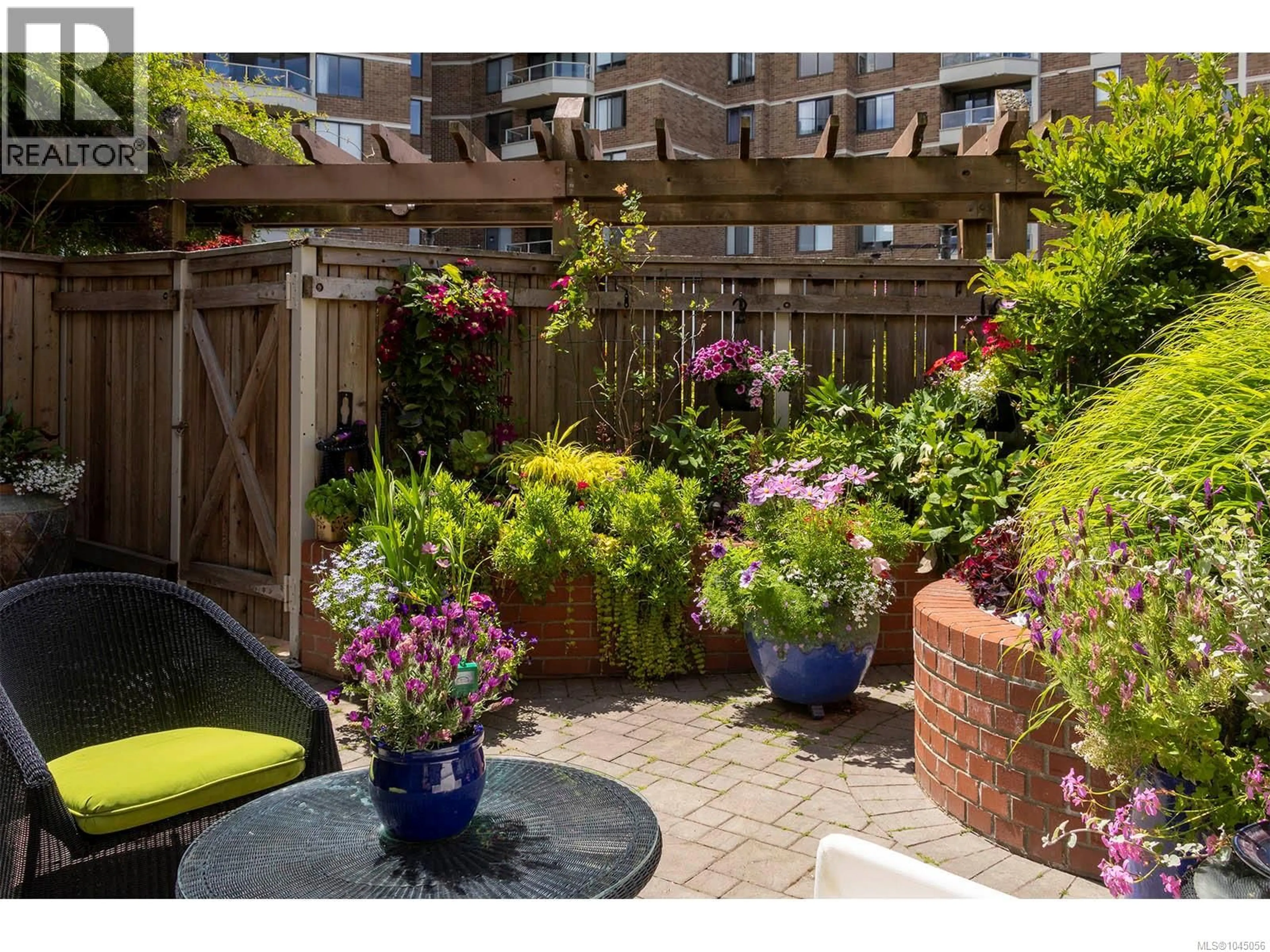 Patio, street for 239 BELLEVILLE STREET, Victoria British Columbia V8V1X1