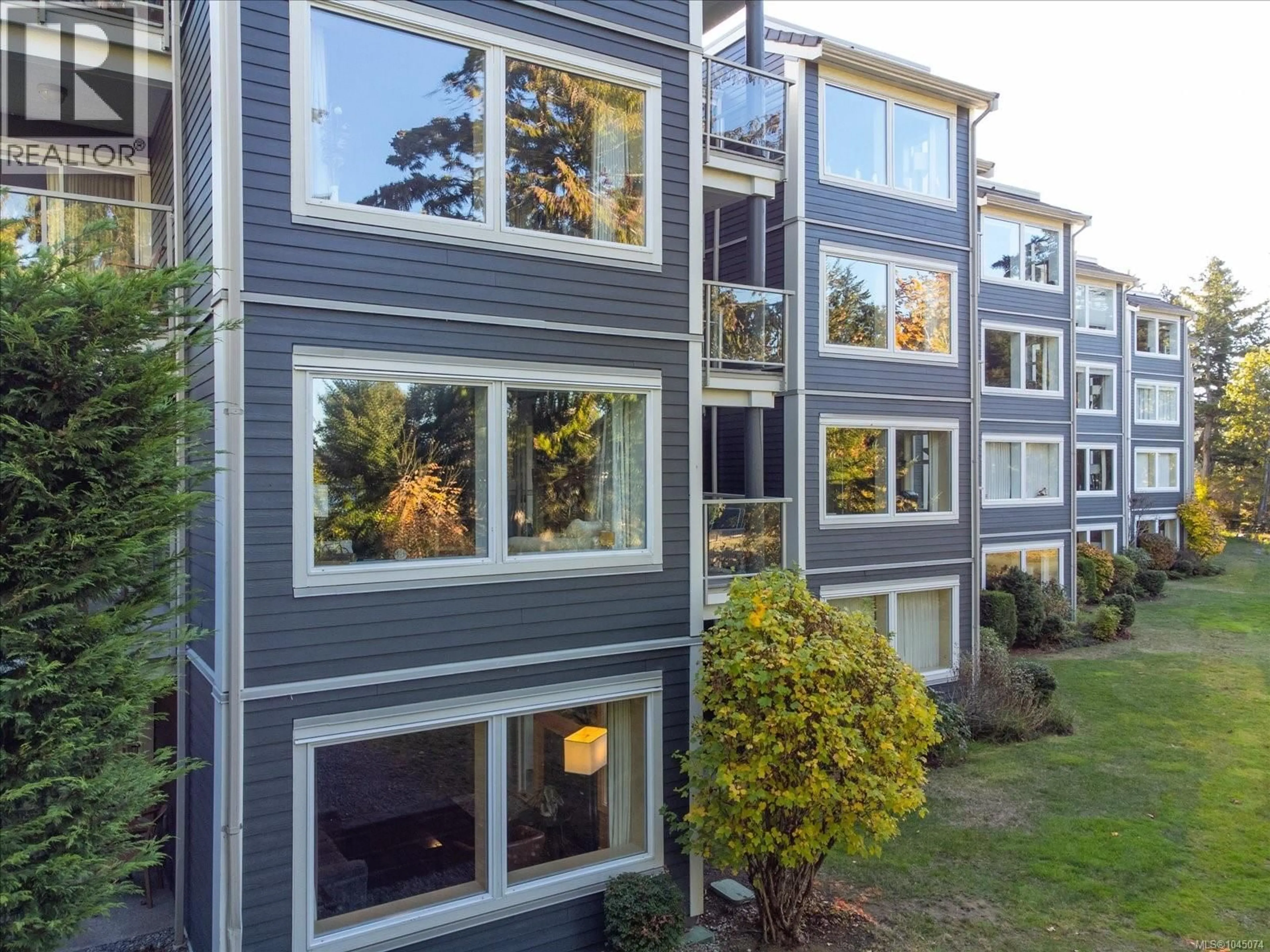 Home with vinyl exterior material, building for 214 - 1600 STROULGER ROAD, Nanoose Bay British Columbia V9P9B7