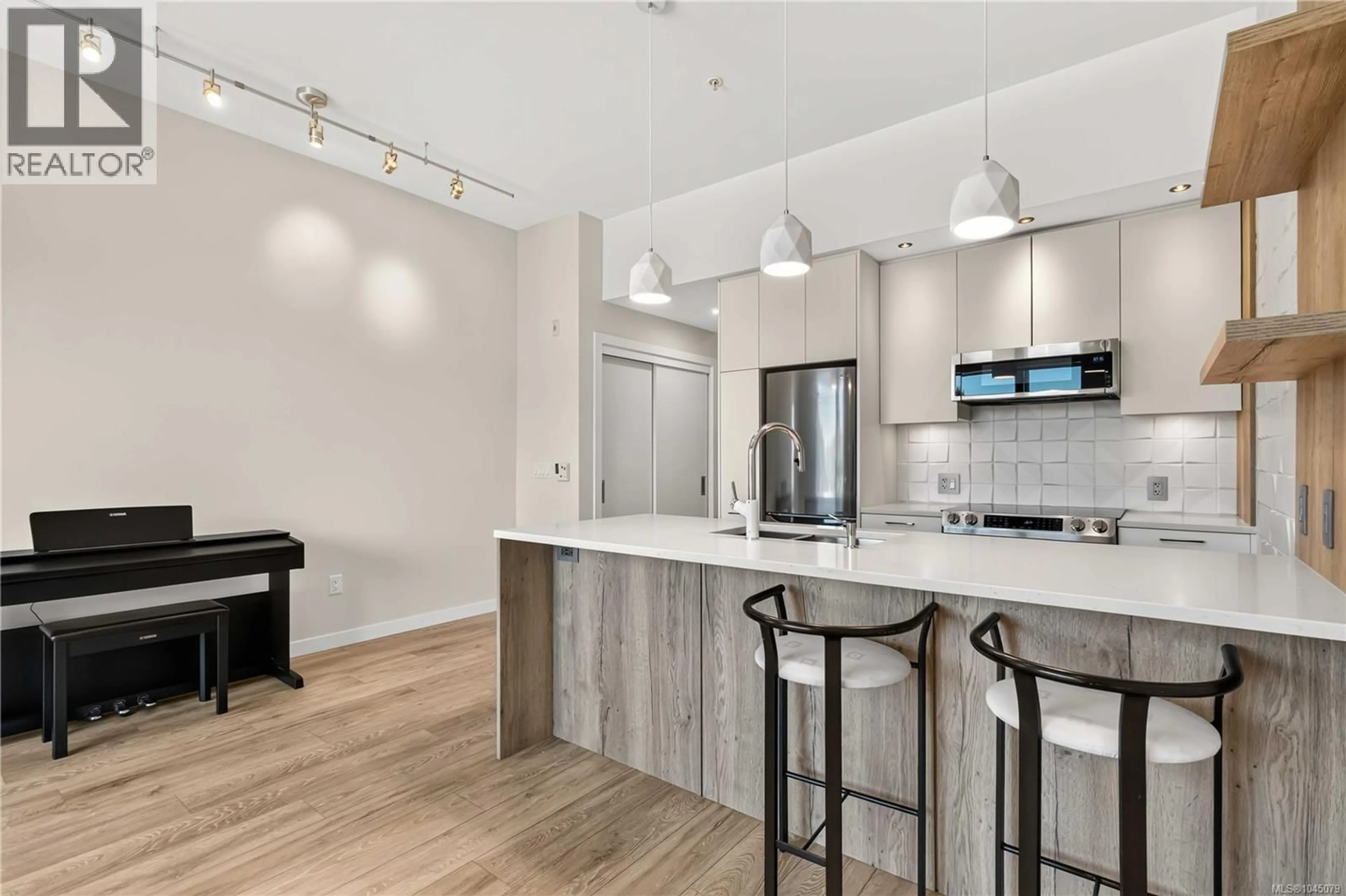 Open concept kitchen, unknown for 415 - 1588 NORTH DAIRY ROAD, Saanich British Columbia V8T3V4