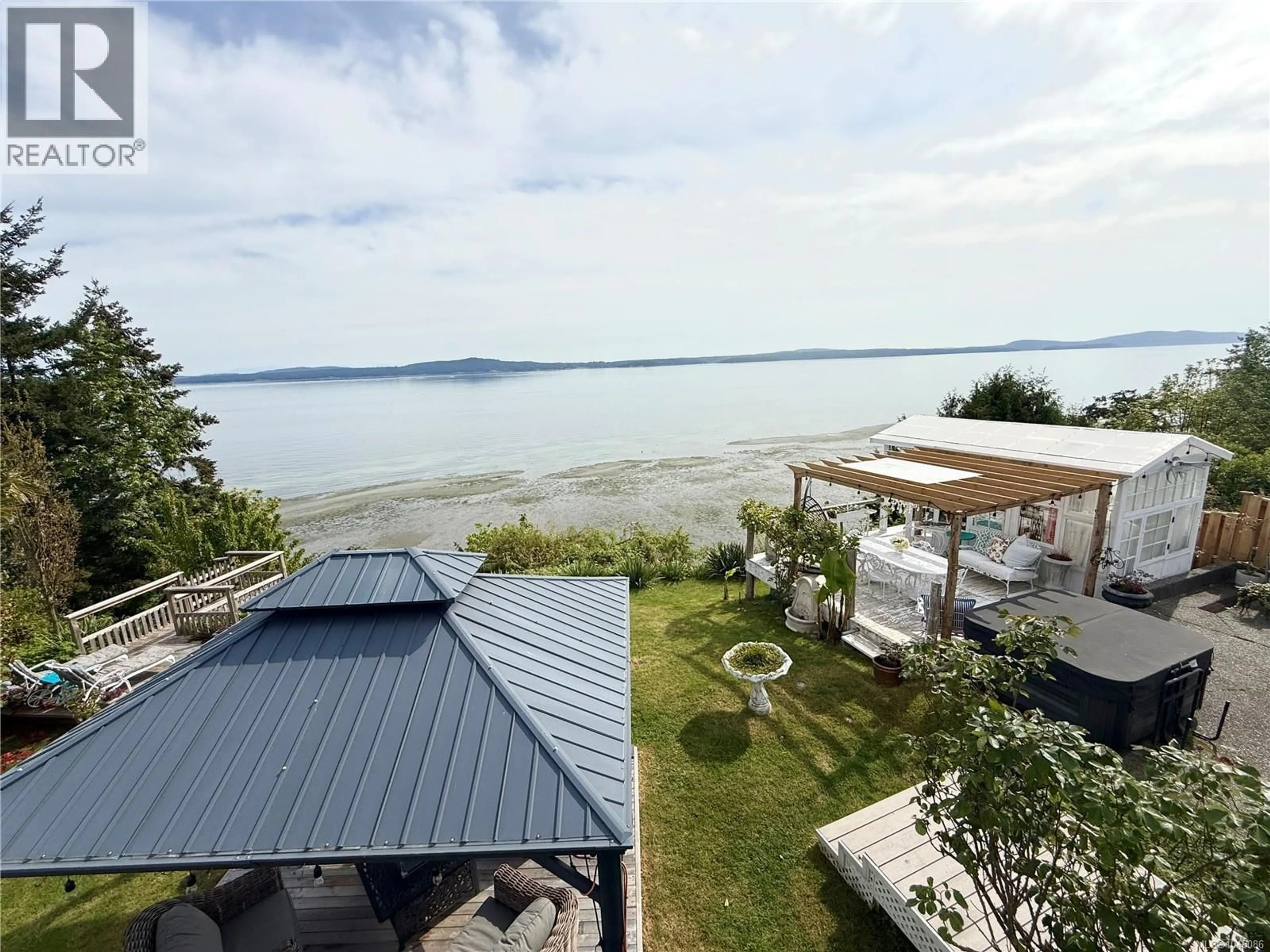 A pic from outside/outdoor area/front of a property/back of a property/a pic from drone, water/lake/river/ocean view for 3632 SEAVIEW CRESCENT, Saltair British Columbia V9G2A1