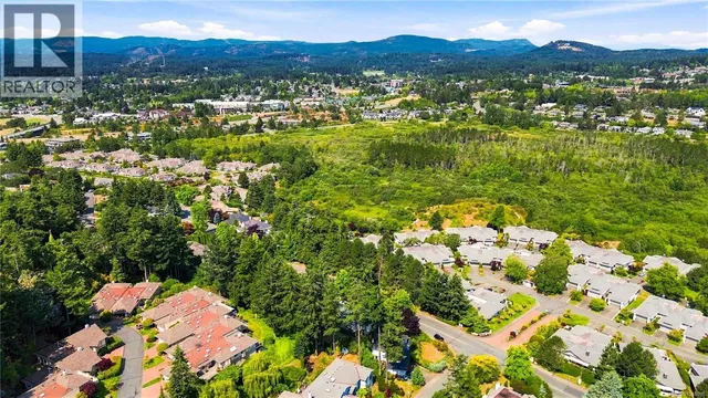 4355 EMILY CARR DRIVE, Saanich 2