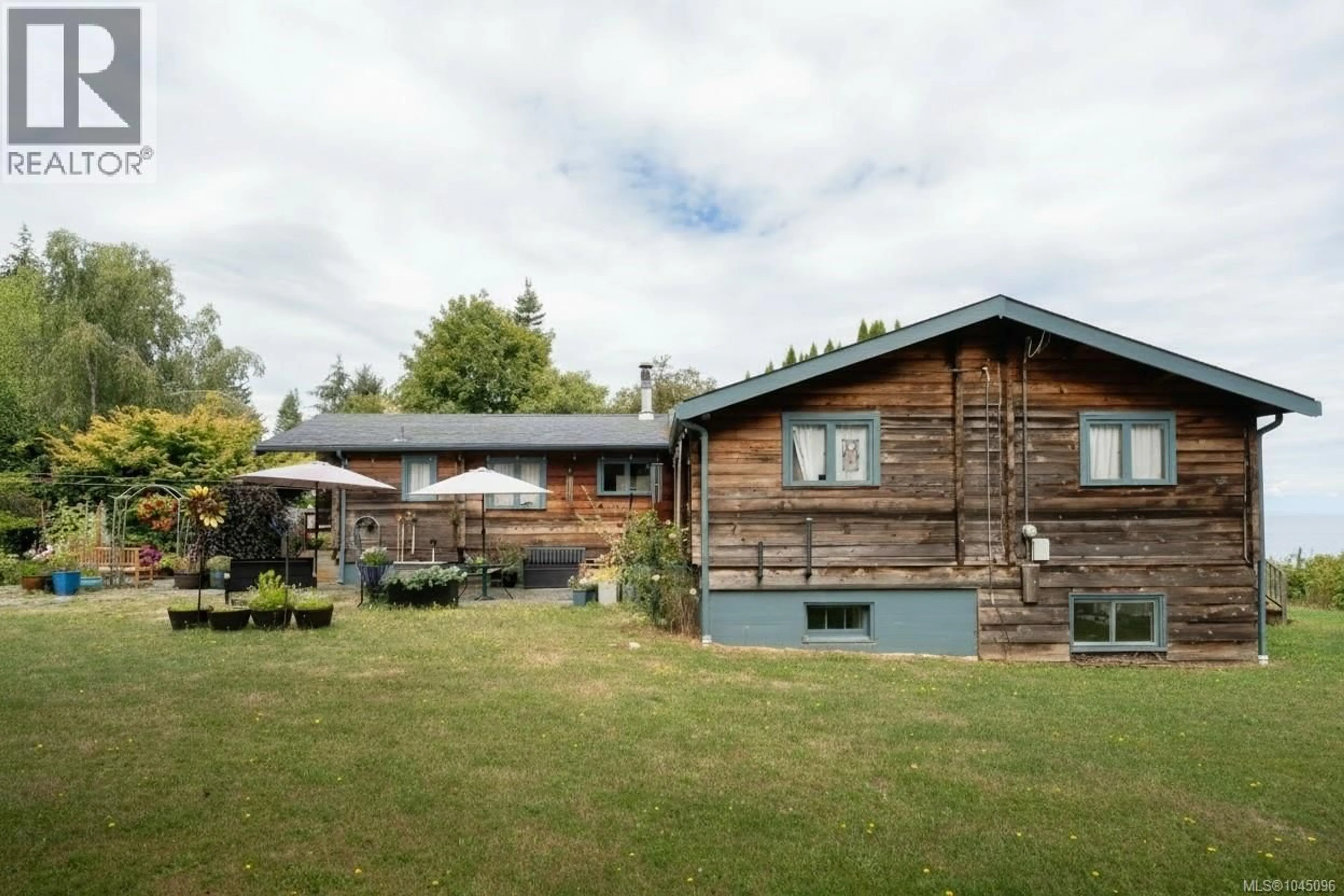 A pic from outside/outdoor area/front of a property/back of a property/a pic from drone, unknown for 2310 SEABANK ROAD, Courtenay British Columbia V9J1Y2