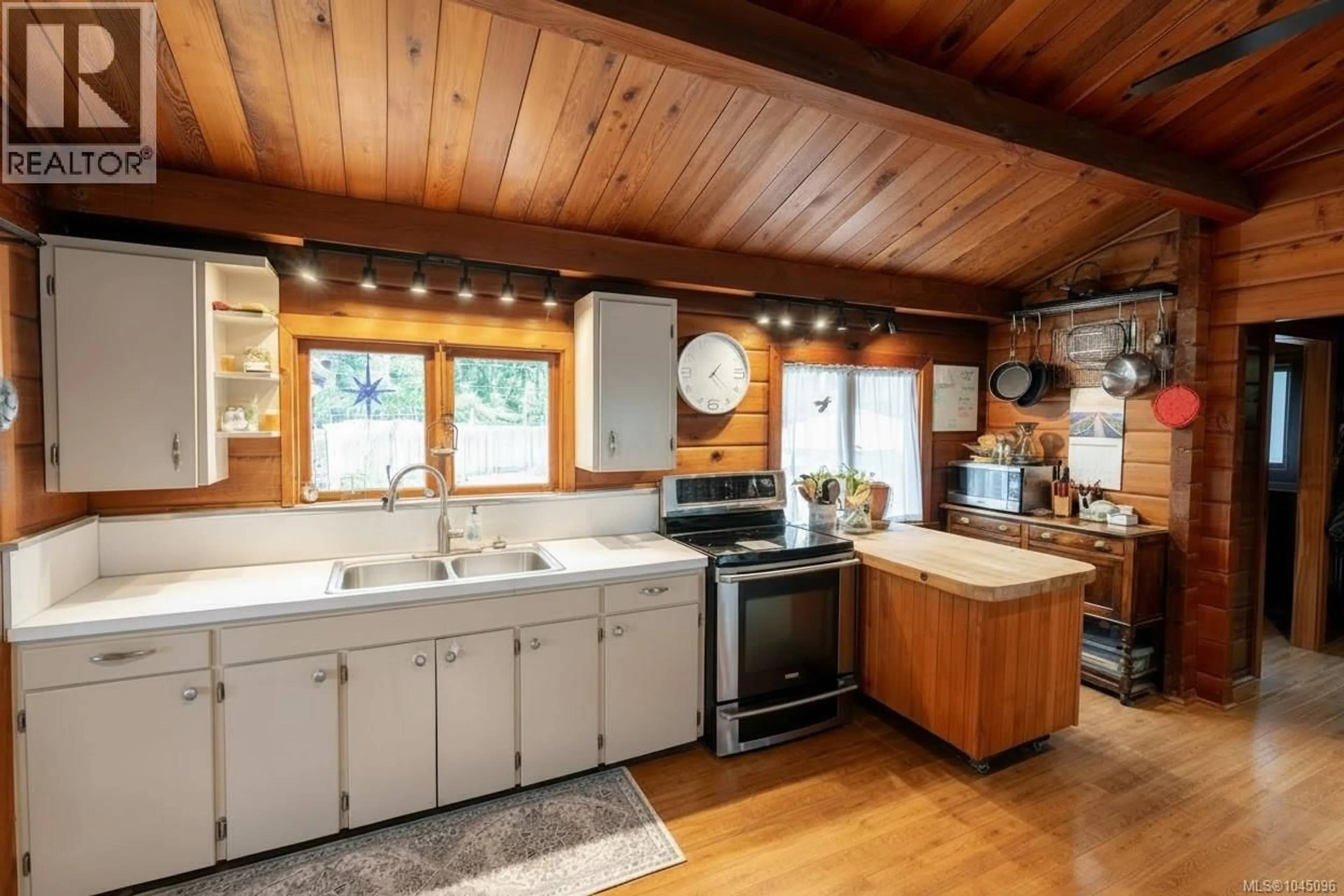 Rustic kitchen, unknown for 2310 SEABANK ROAD, Courtenay British Columbia V9J1Y2