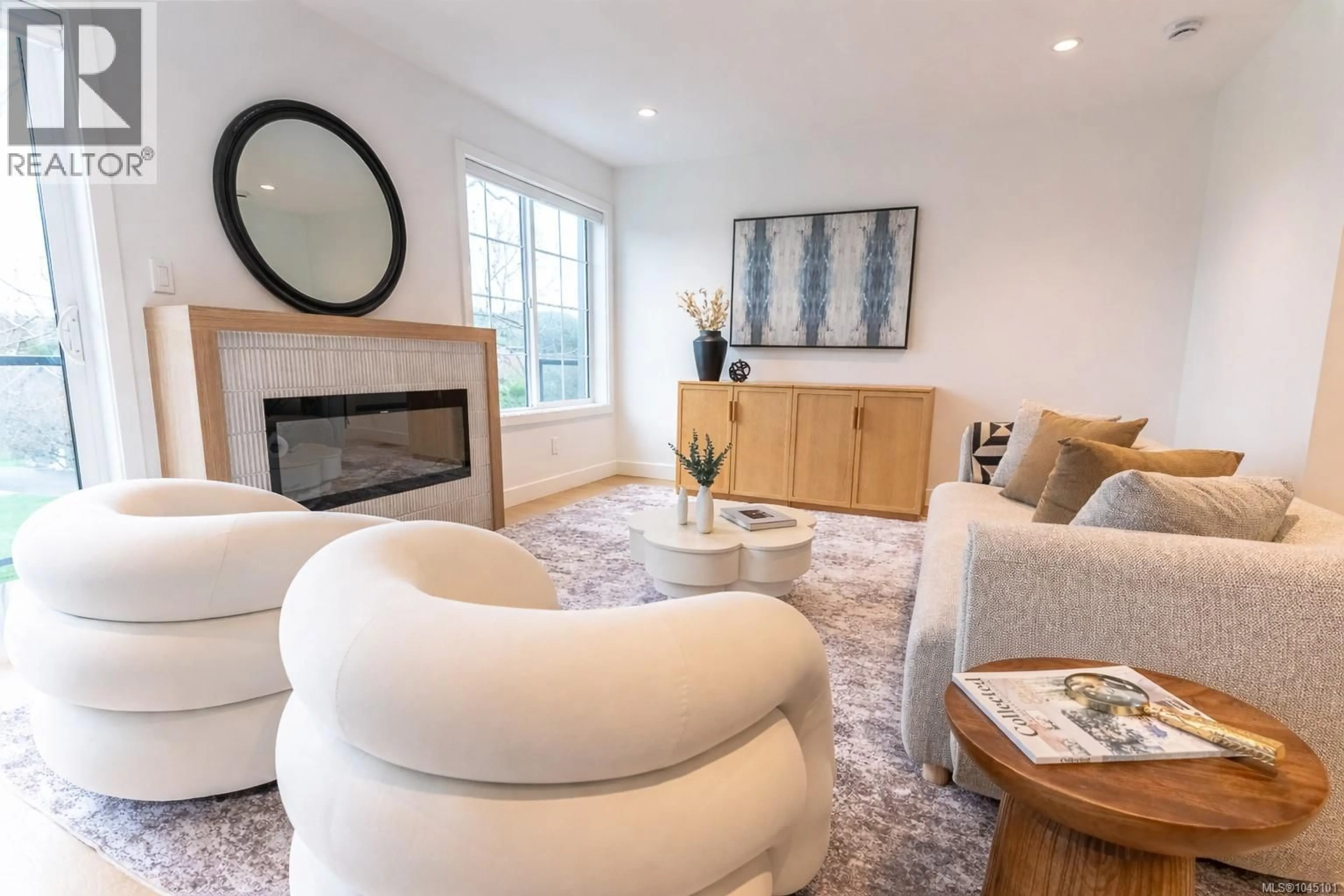 Living room with furniture, unknown for U10 - 3907 CEDAR HILL ROAD, Saanich British Columbia V8P3Z8