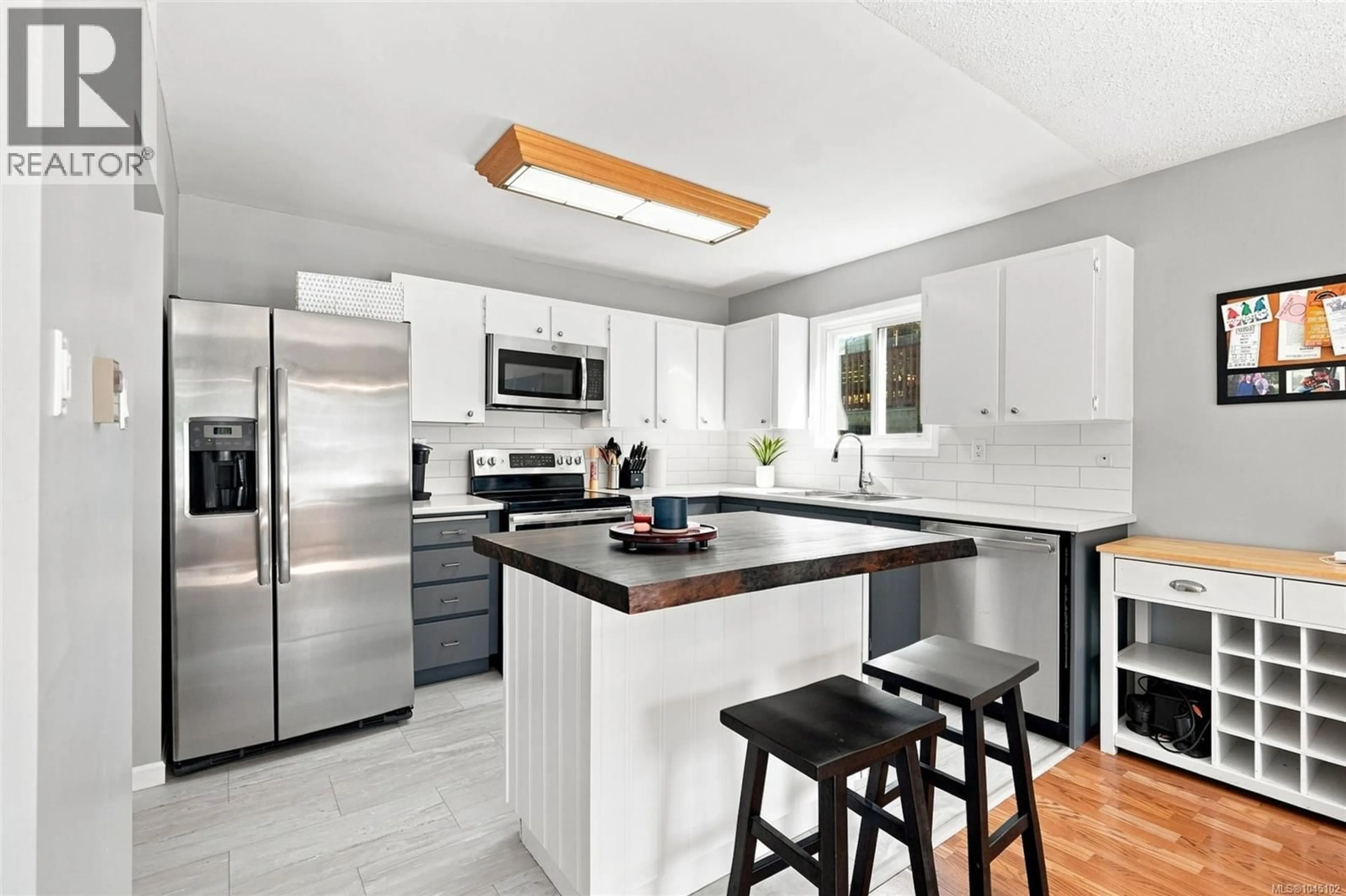 Open concept kitchen, ceramic/tile floor for 37 KANAKA PLACE, Nanaimo British Columbia V9T5B7