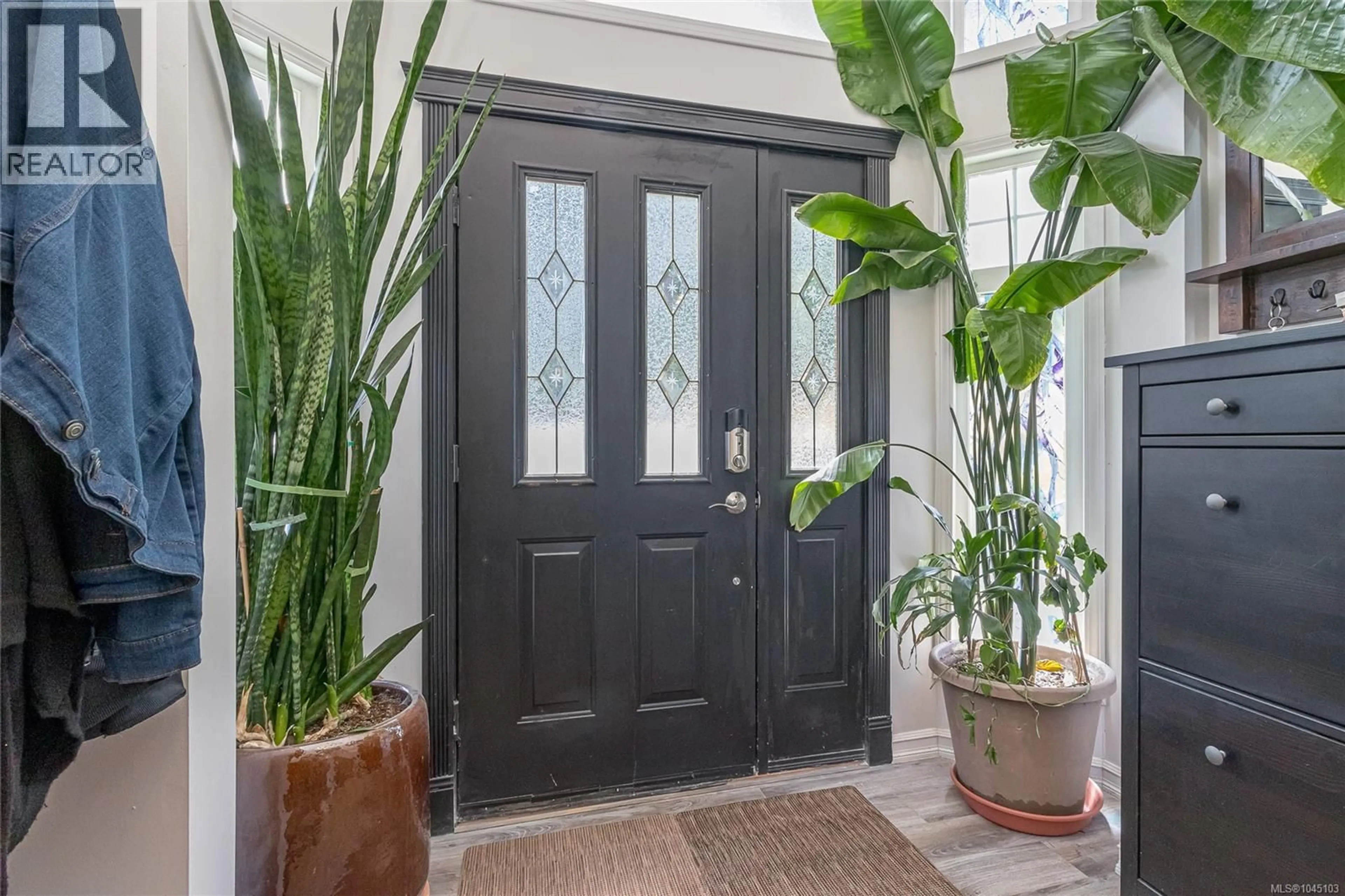Indoor entryway for 1423 TATLO ROAD, Crofton British Columbia V0R1R0