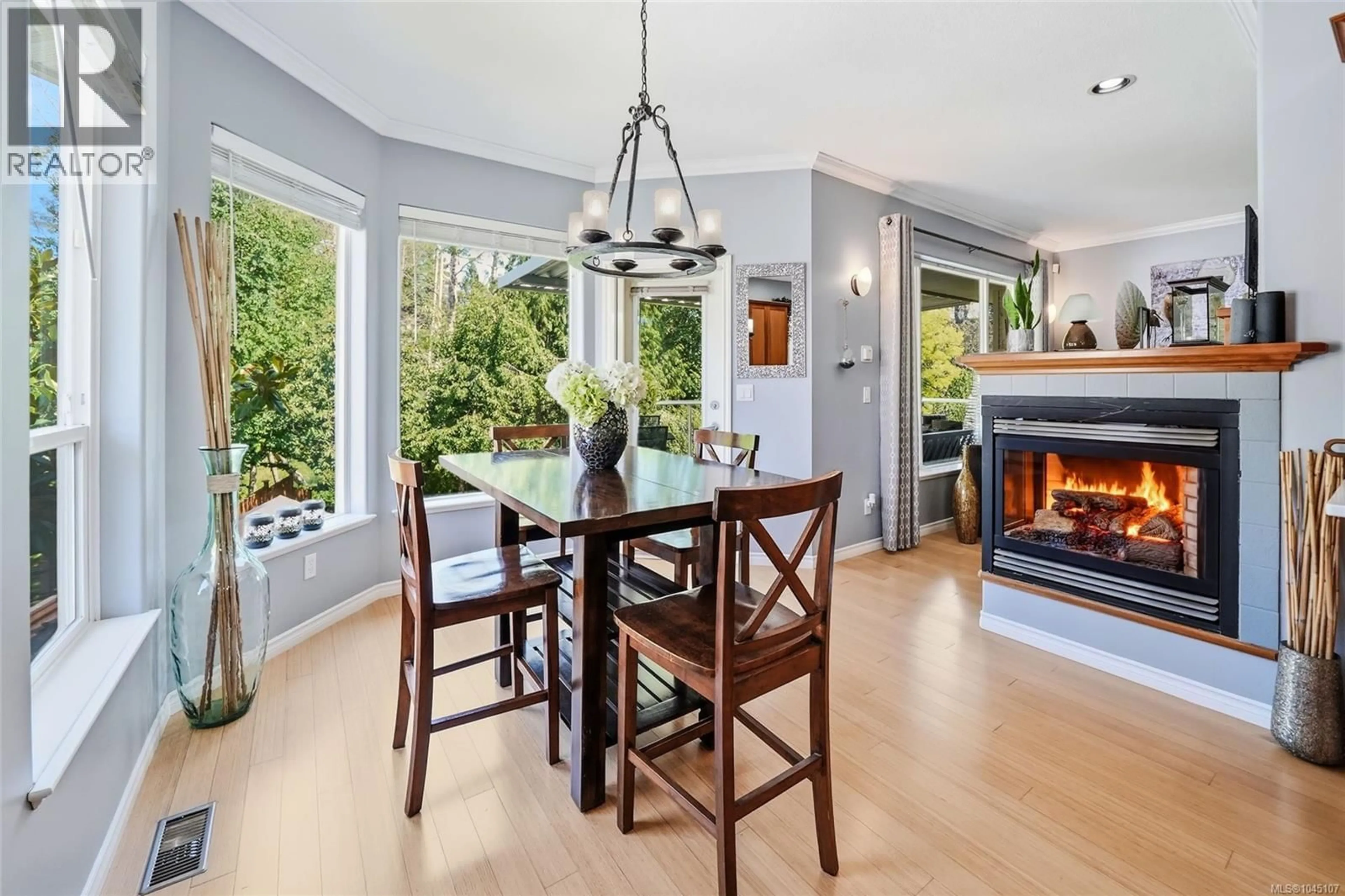 Dining room, wood/laminate floor for 3712 CAVENDISH BOULEVARD, Nanaimo British Columbia V9T6P7