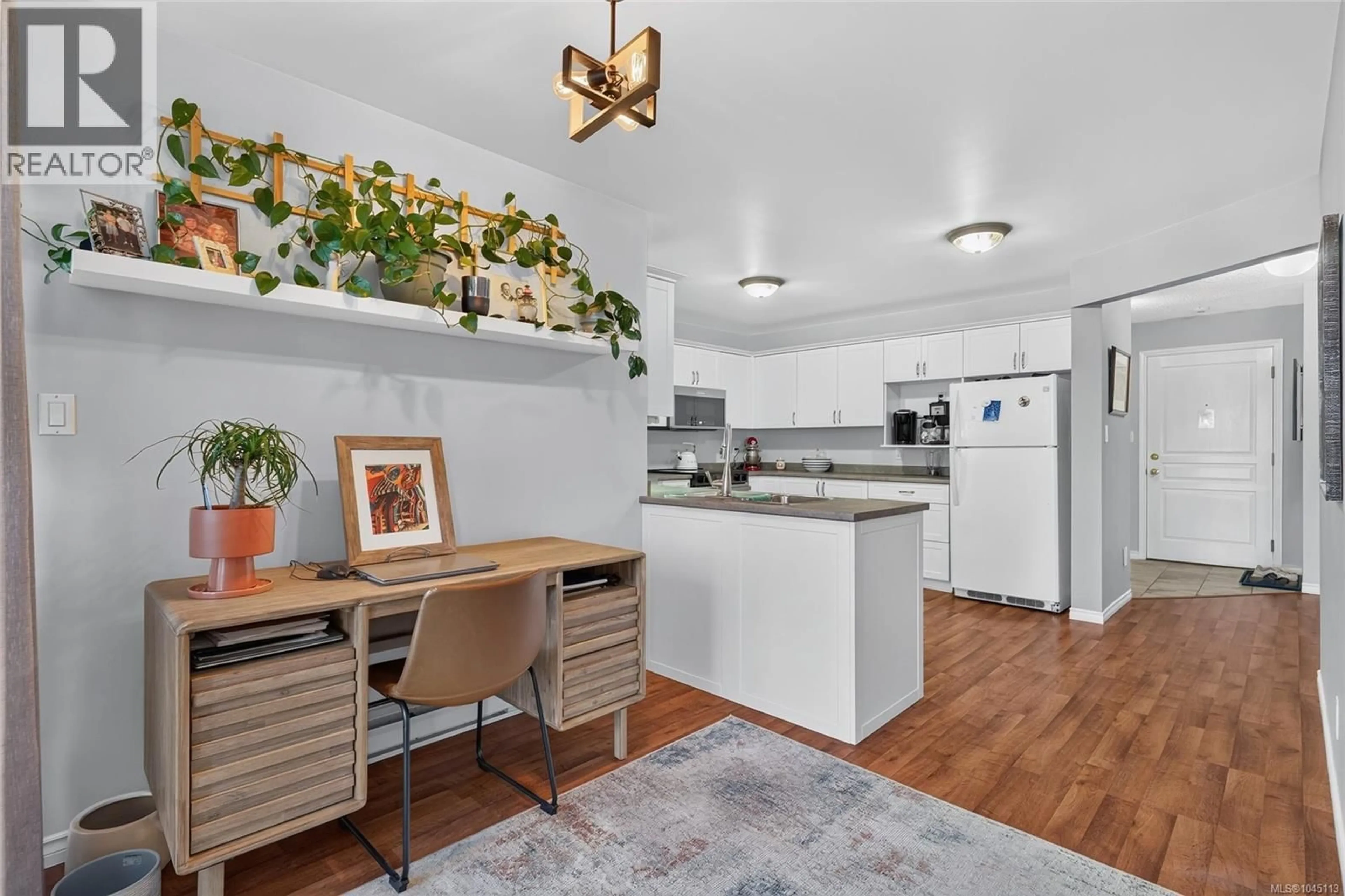 Open concept kitchen, unknown for 201 - 220 ISLAND HIGHWAY WEST, Parksville British Columbia V9P2P3