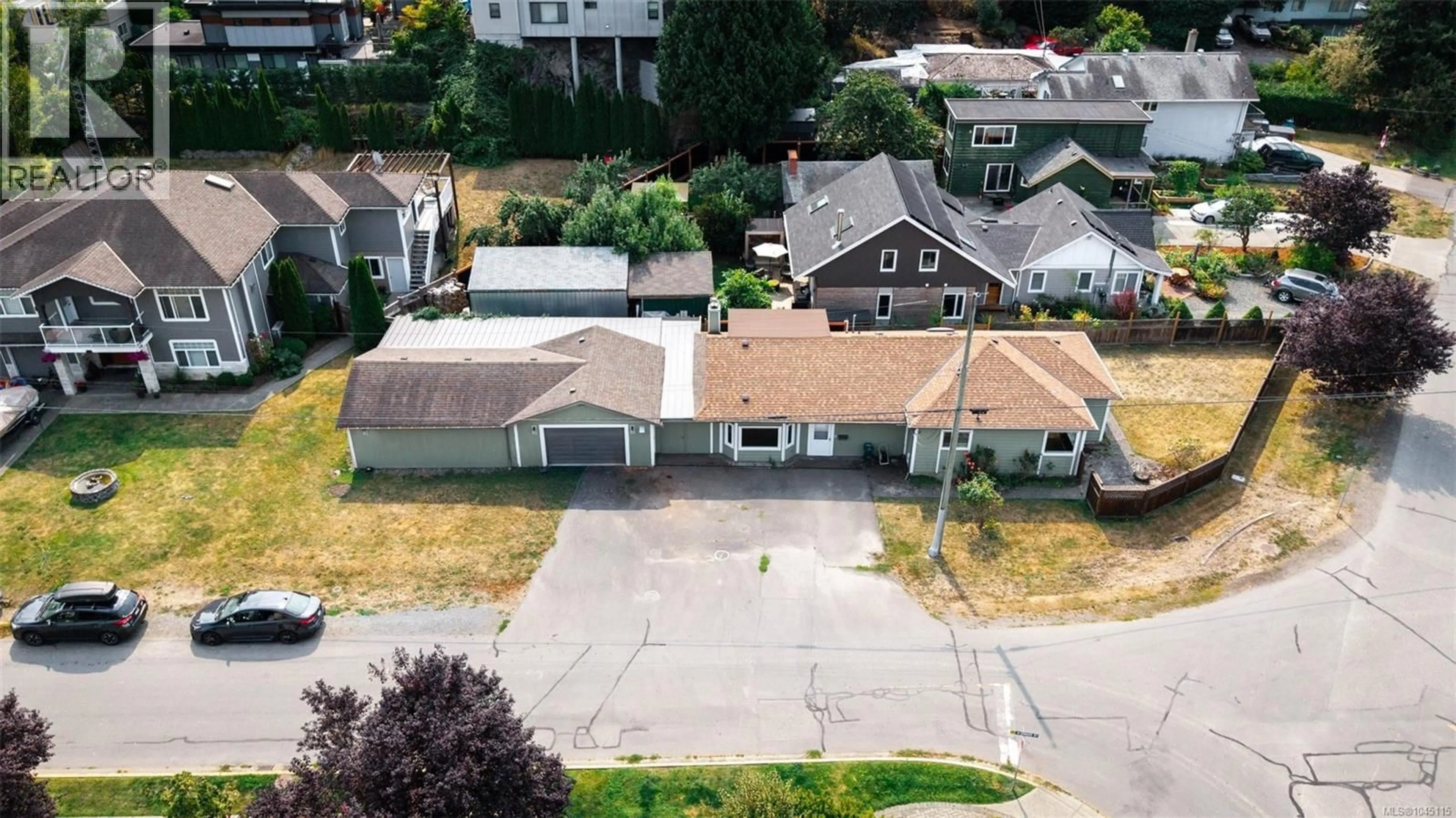 A pic from outside/outdoor area/front of a property/back of a property/a pic from drone, street for 9 CAMDEN AVENUE, View Royal British Columbia V8Z1P6
