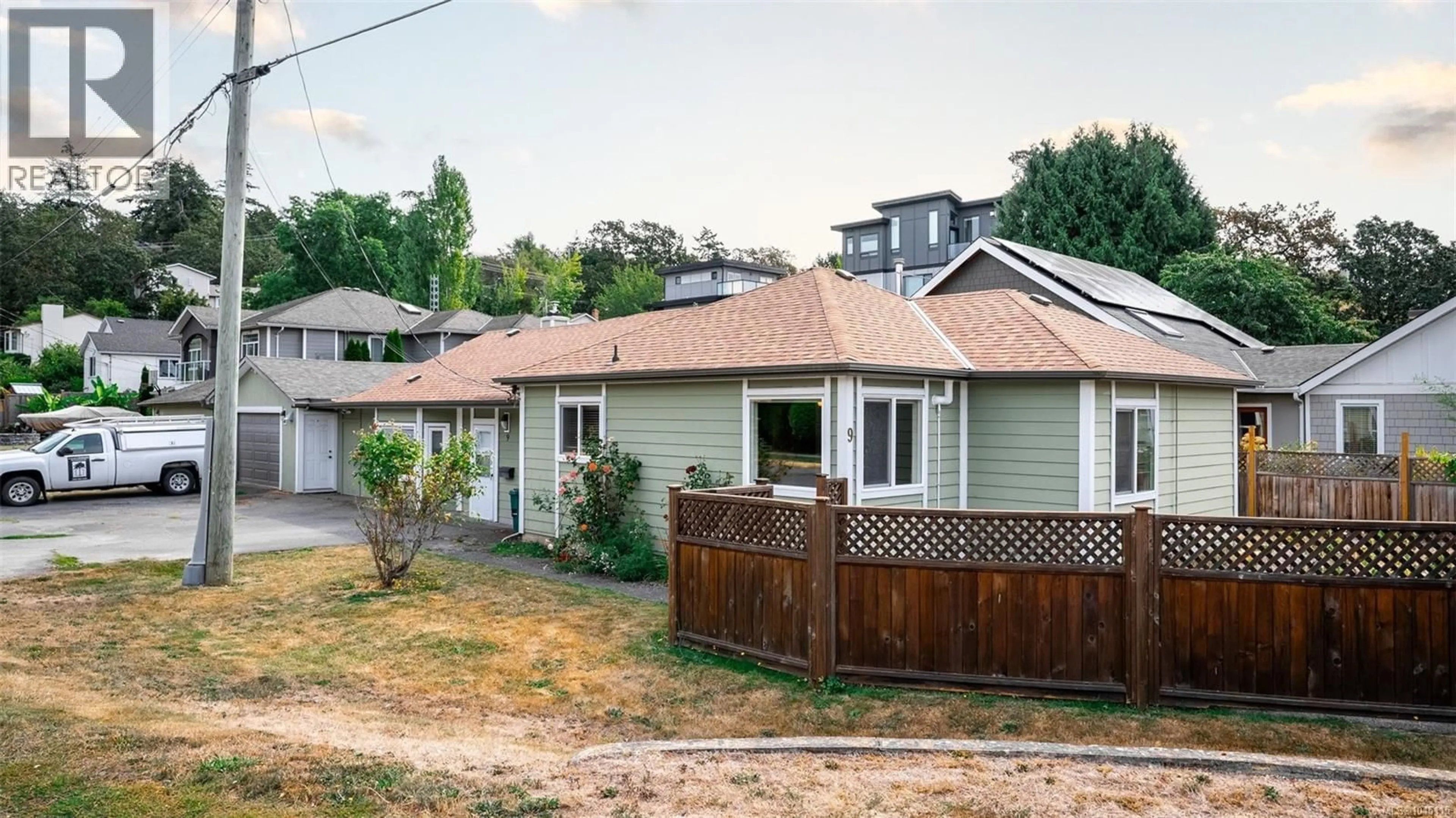A pic from outside/outdoor area/front of a property/back of a property/a pic from drone, street for 9 CAMDEN AVENUE, View Royal British Columbia V8Z1P6