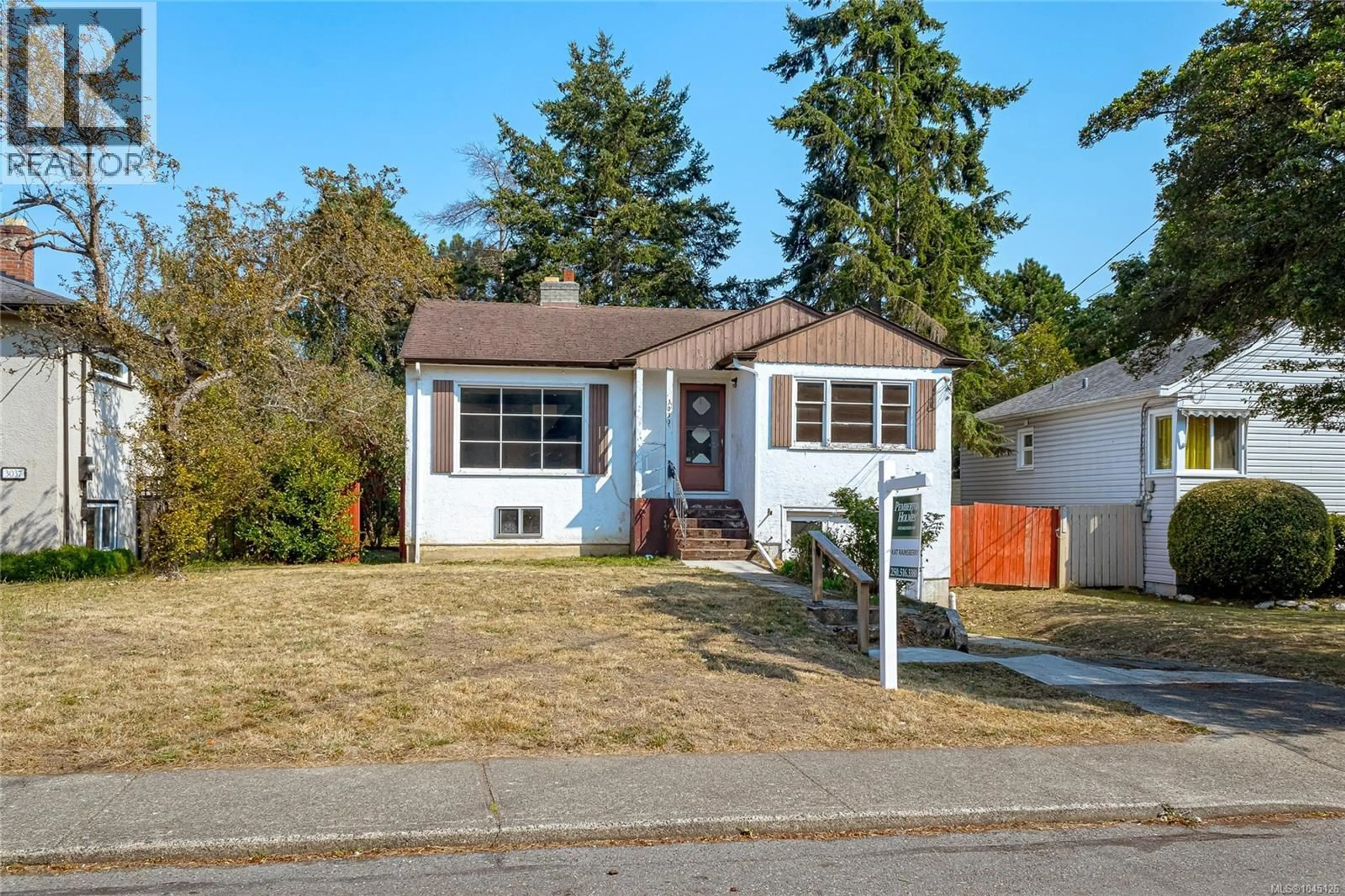 Home with vinyl exterior material, street for 3033 CARROLL STREET, Victoria British Columbia V9A1R5