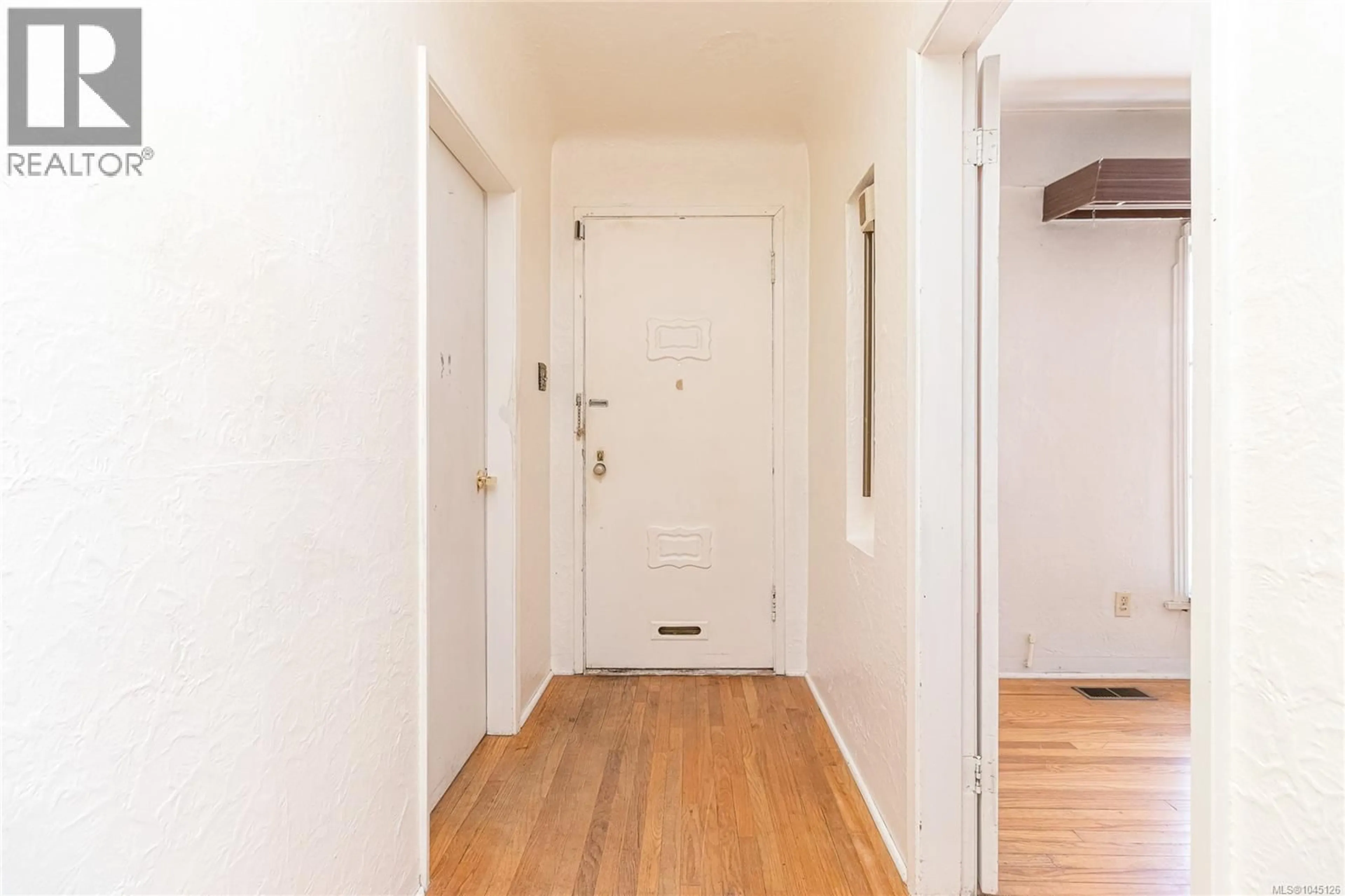 Indoor entryway for 3033 CARROLL STREET, Victoria British Columbia V9A1R5