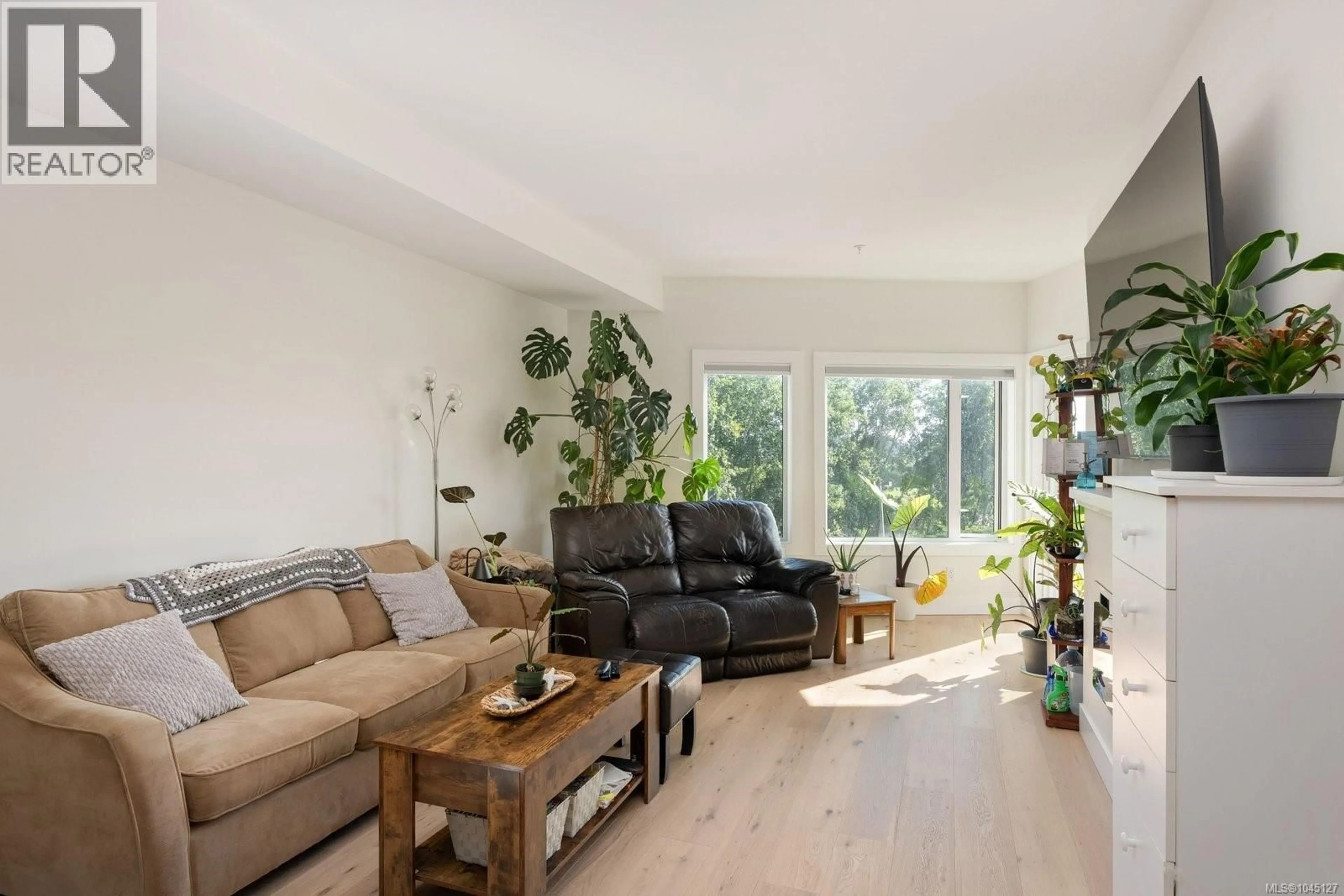 Living room with furniture, wood/laminate floor for 306 - 7098 WALLACE DRIVE, Central Saanich British Columbia V8M1G9