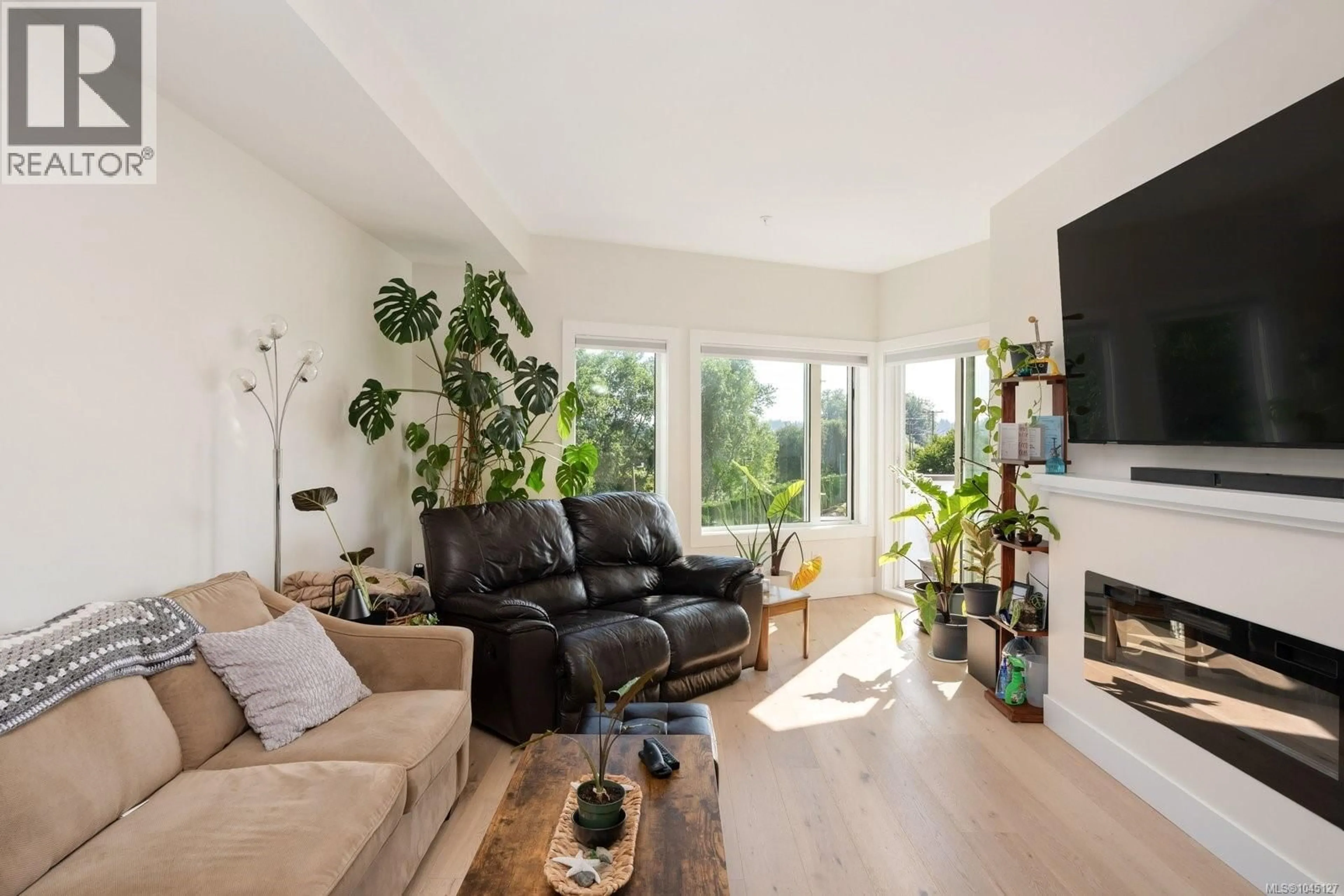 Living room with furniture, wood/laminate floor for 306 - 7098 WALLACE DRIVE, Central Saanich British Columbia V8M1G9