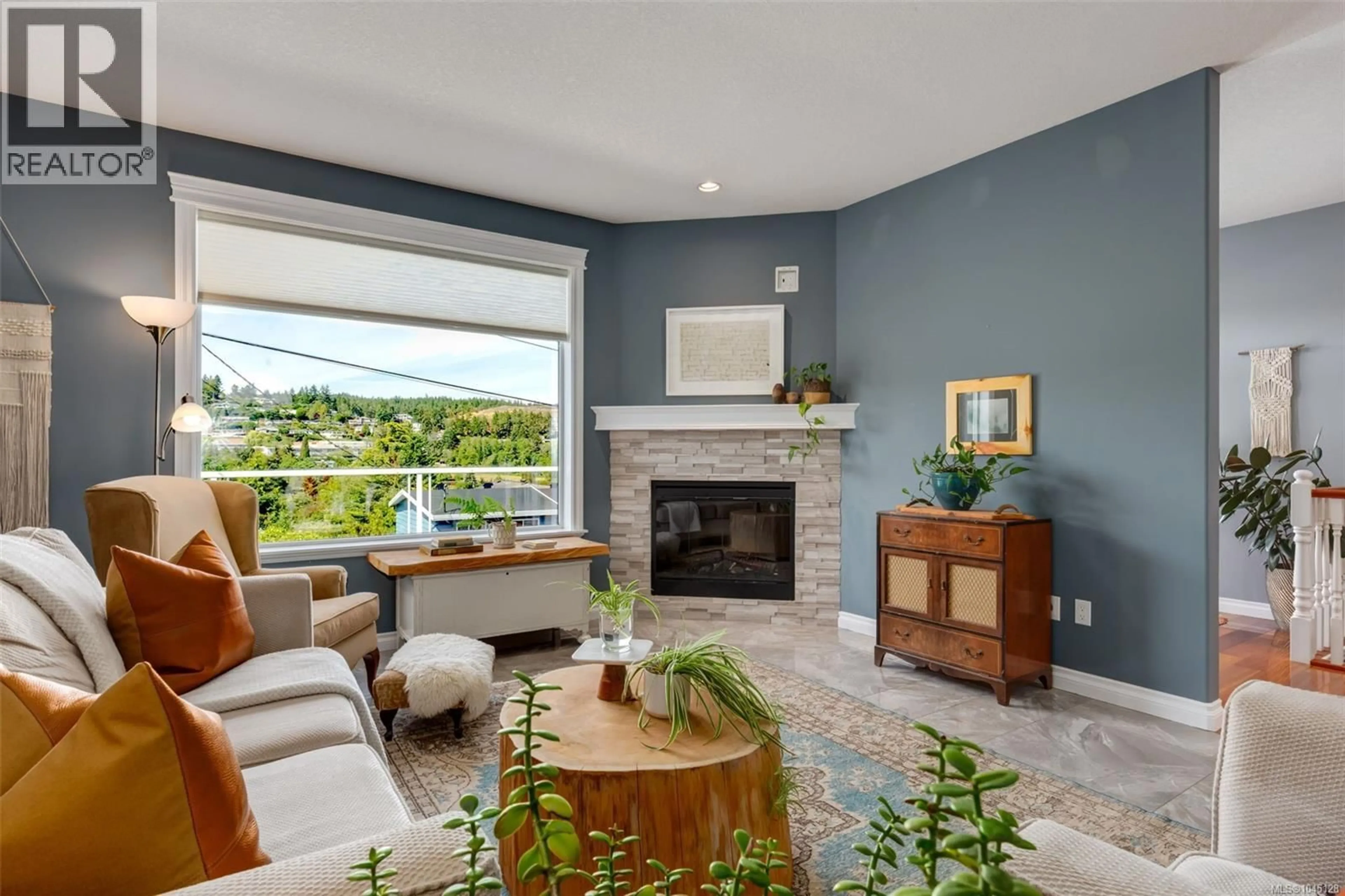 Living room with furniture, ceramic/tile floor for 1520 LOAT STREET, Nanaimo British Columbia V9S3L4