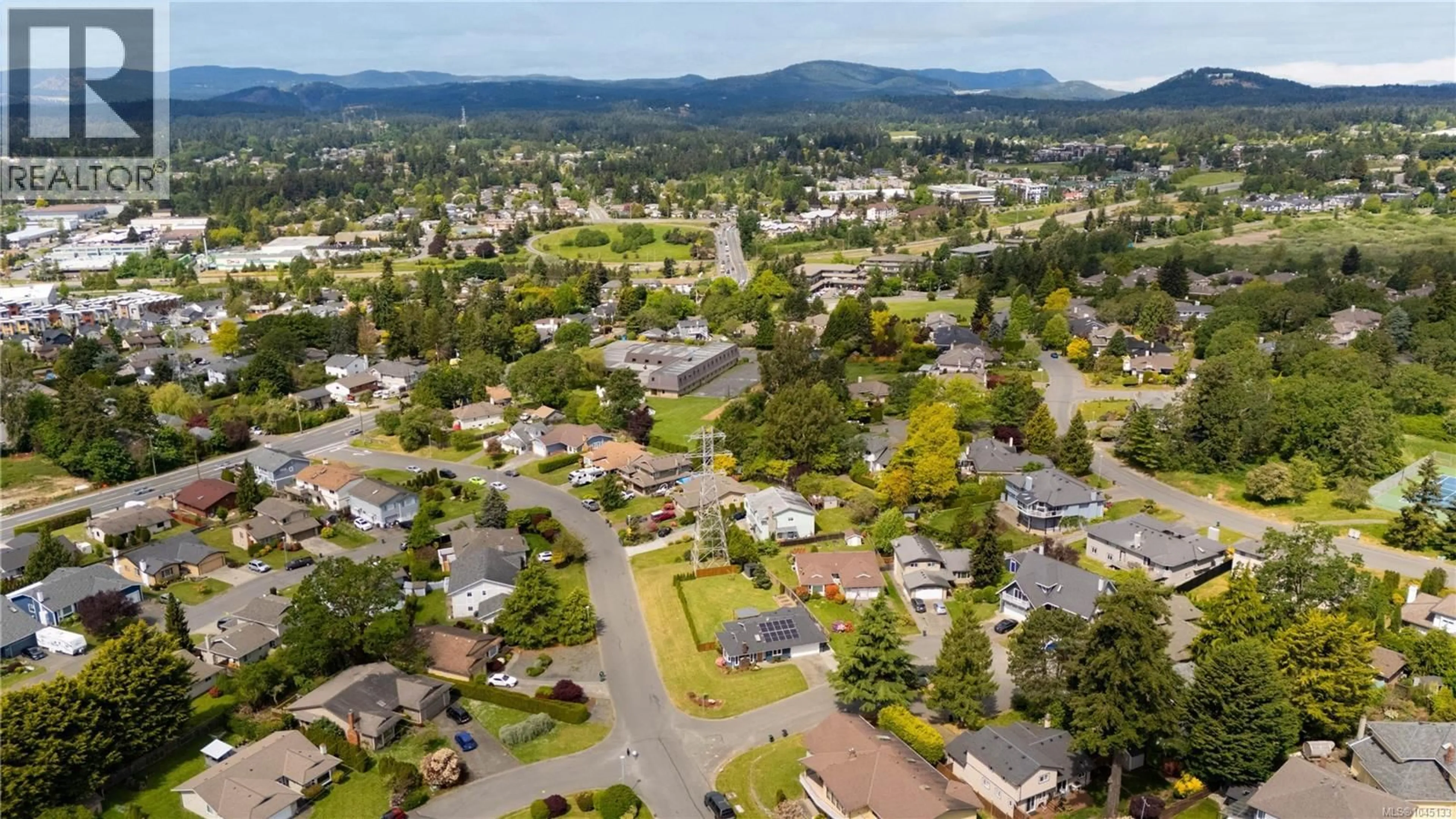 A pic from outside/outdoor area/front of a property/back of a property/a pic from drone, mountain view for 4200 LEAF HILL GREEN, Saanich British Columbia V8X4X8
