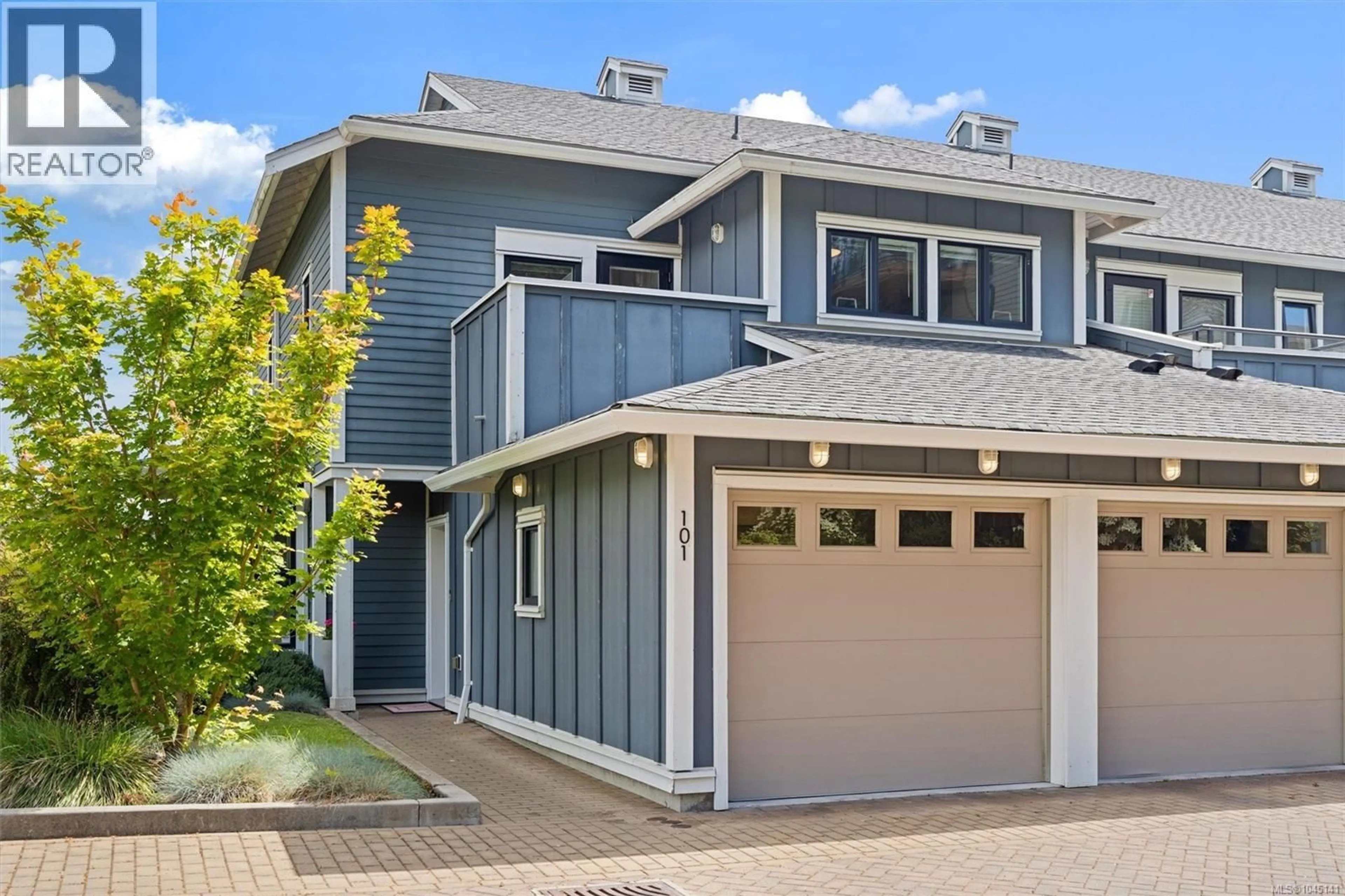 Home with vinyl exterior material, street for 101 - 3916 CAREY ROAD, Saanich British Columbia V8Z4E2