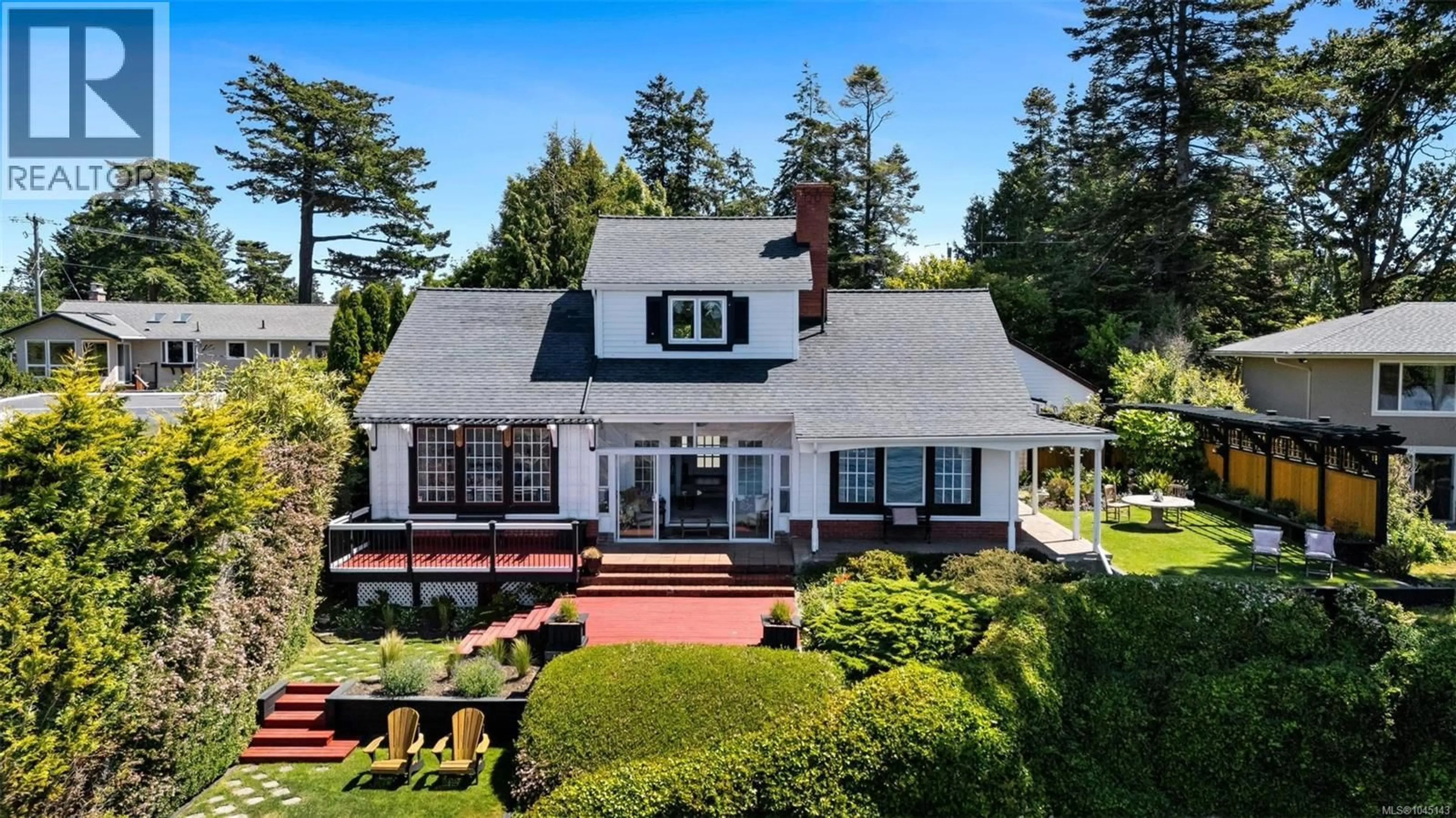 A pic from outside/outdoor area/front of a property/back of a property/a pic from drone, street for 330 PLASKETT PLACE, Esquimalt British Columbia V9A6G4