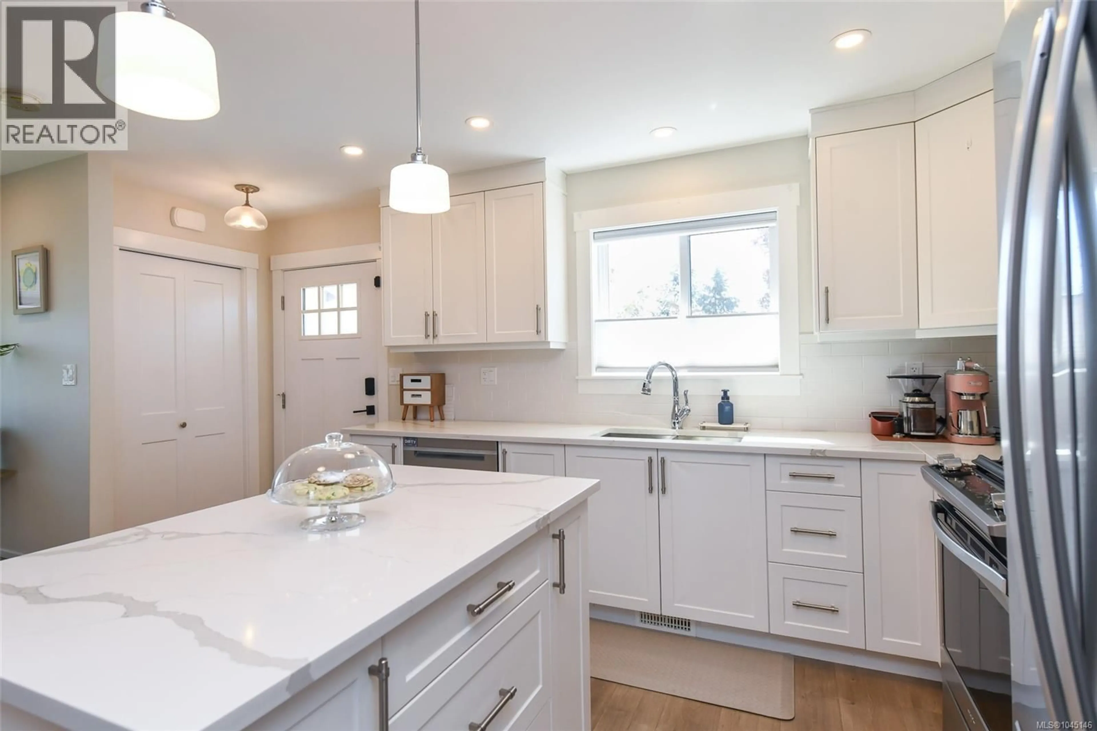 Open concept kitchen, ceramic/tile floor for 104 - 2485 IDIENS WAY, Courtenay British Columbia V9N9J4