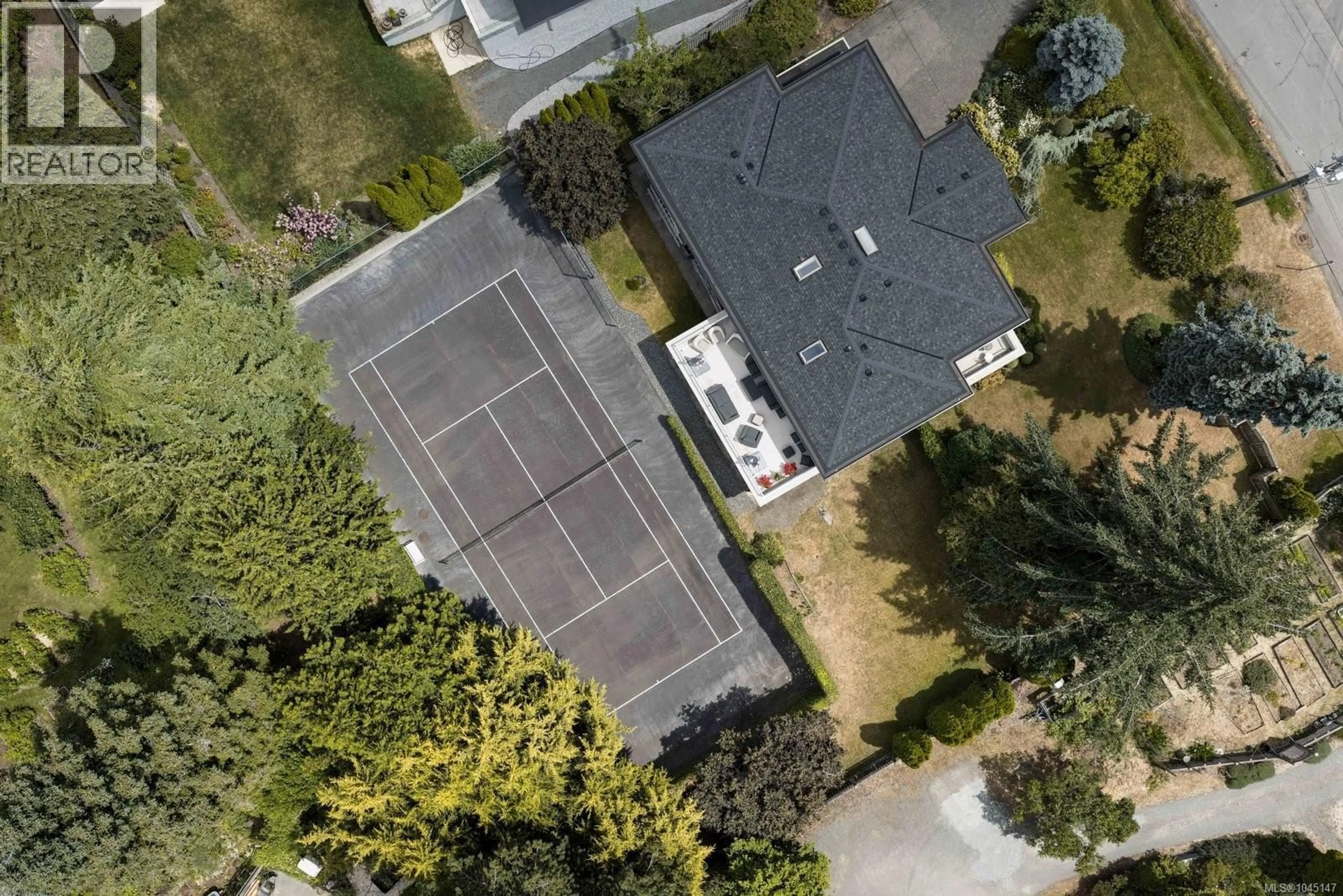 A pic from outside/outdoor area/front of a property/back of a property/a pic from drone, street for 2980 SEA VIEW ROAD, Saanich British Columbia V8N1L1