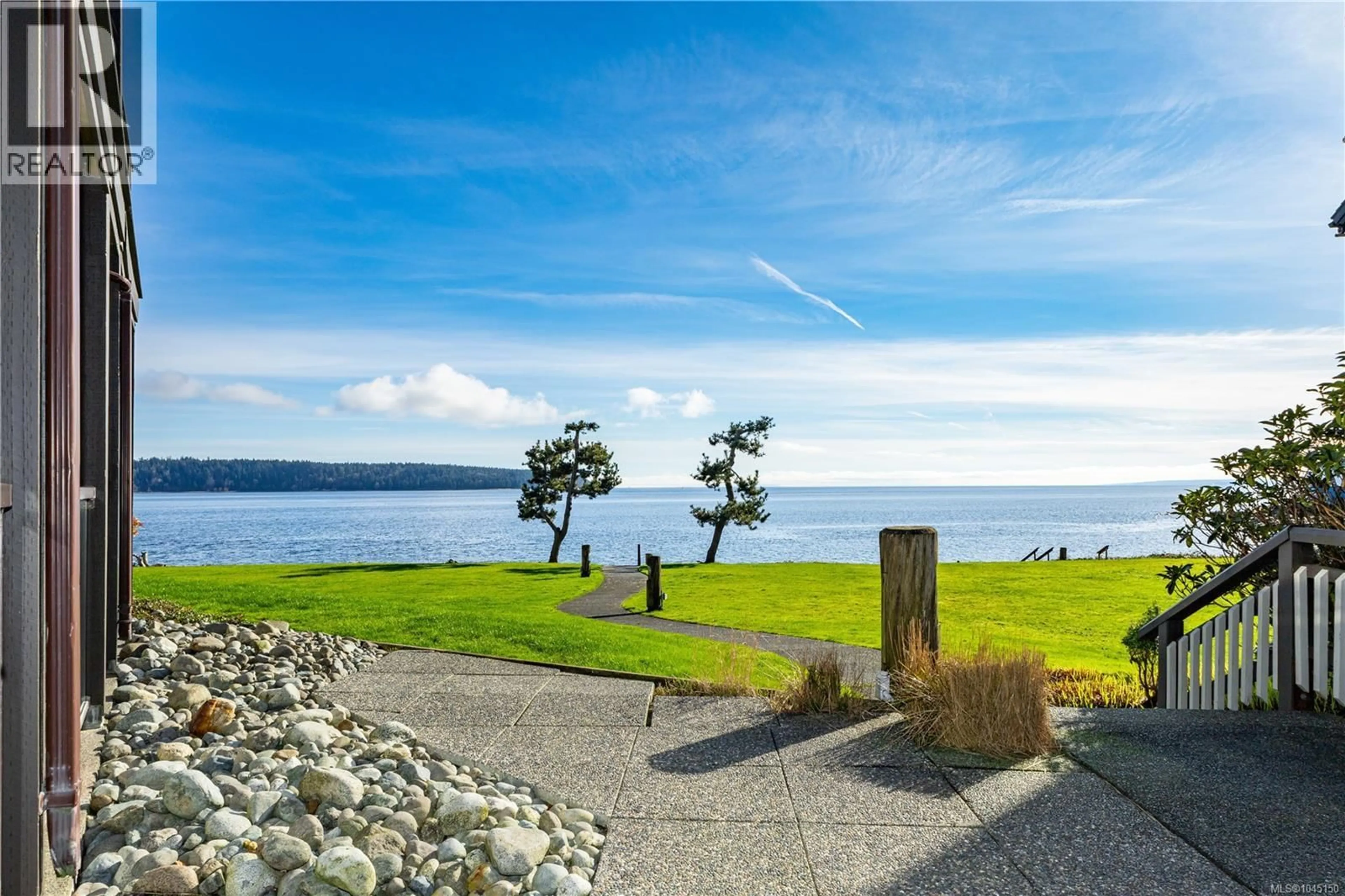 Patio, water/lake/river/ocean view for 3210 - 27 ISLAND HIGHWAY SOUTH, Campbell River British Columbia V9W1A2