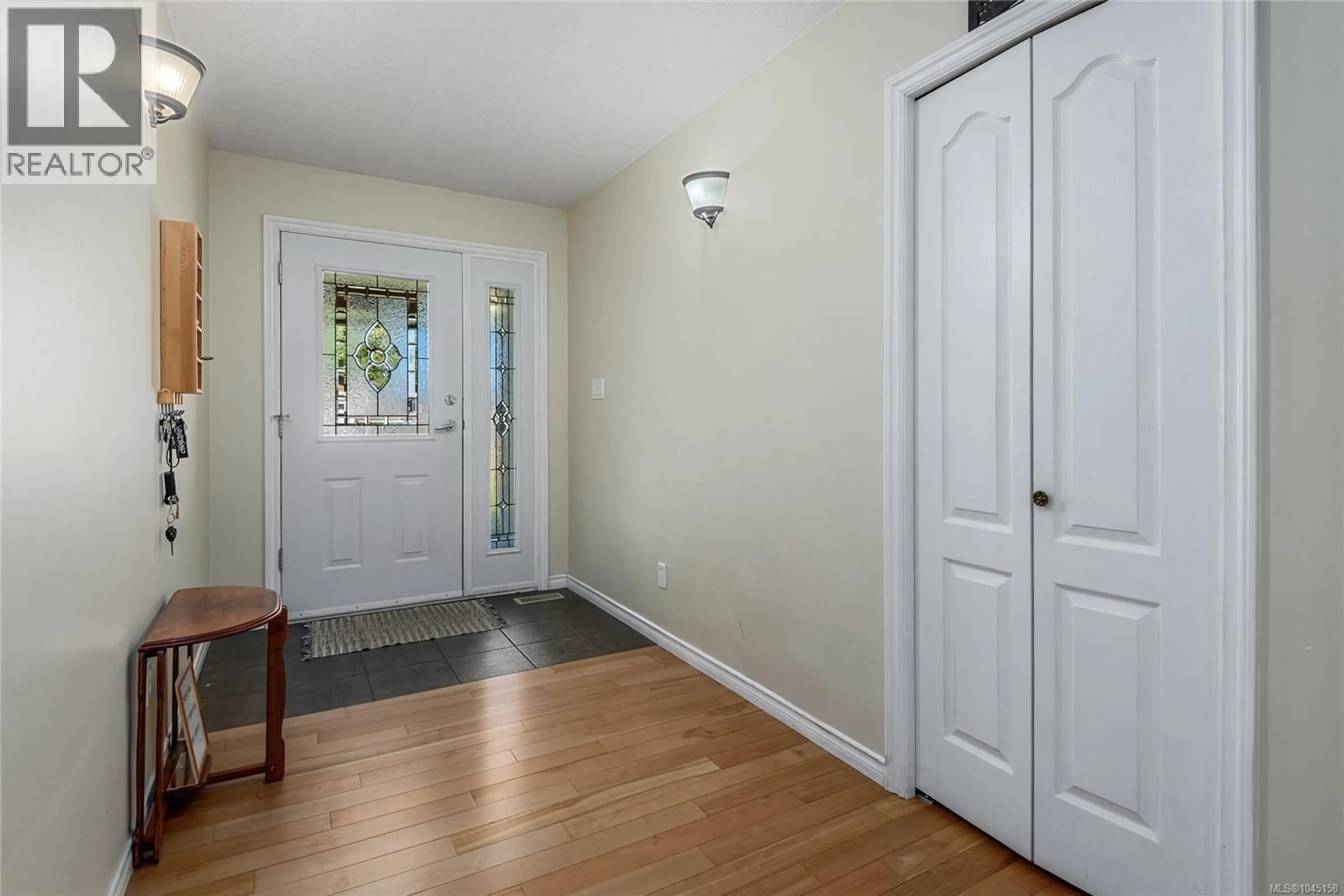 Indoor entryway for 7478 YAKE ROAD, Fanny Bay British Columbia V0R1W0