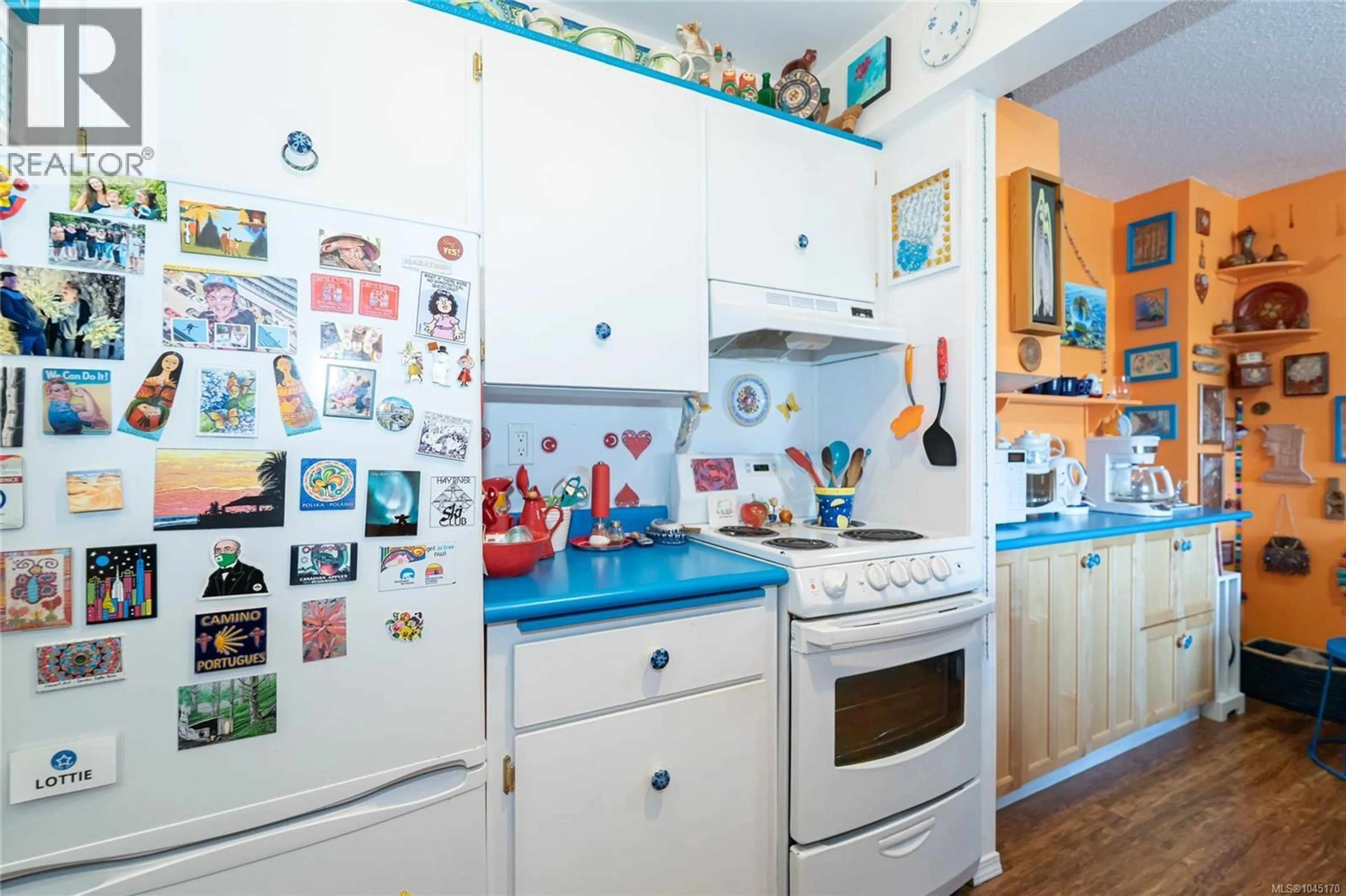 Standard kitchen, unknown for 418 - 964 HEYWOOD STREET, Victoria British Columbia V8V2Y5