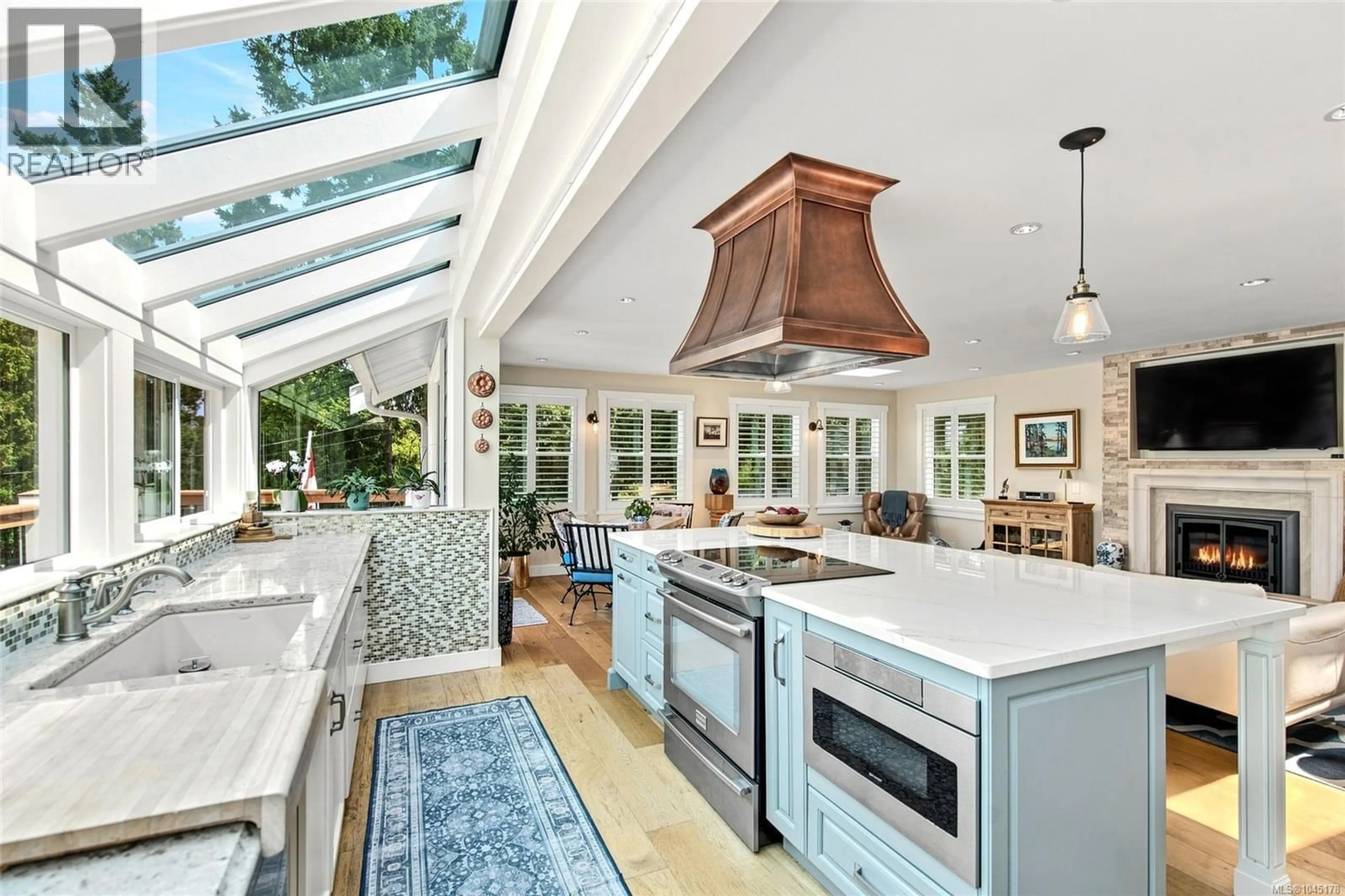 Open concept kitchen, ceramic/tile floor for 549 MEMORIAL AVENUE, Qualicum Beach British Columbia V9K1K3