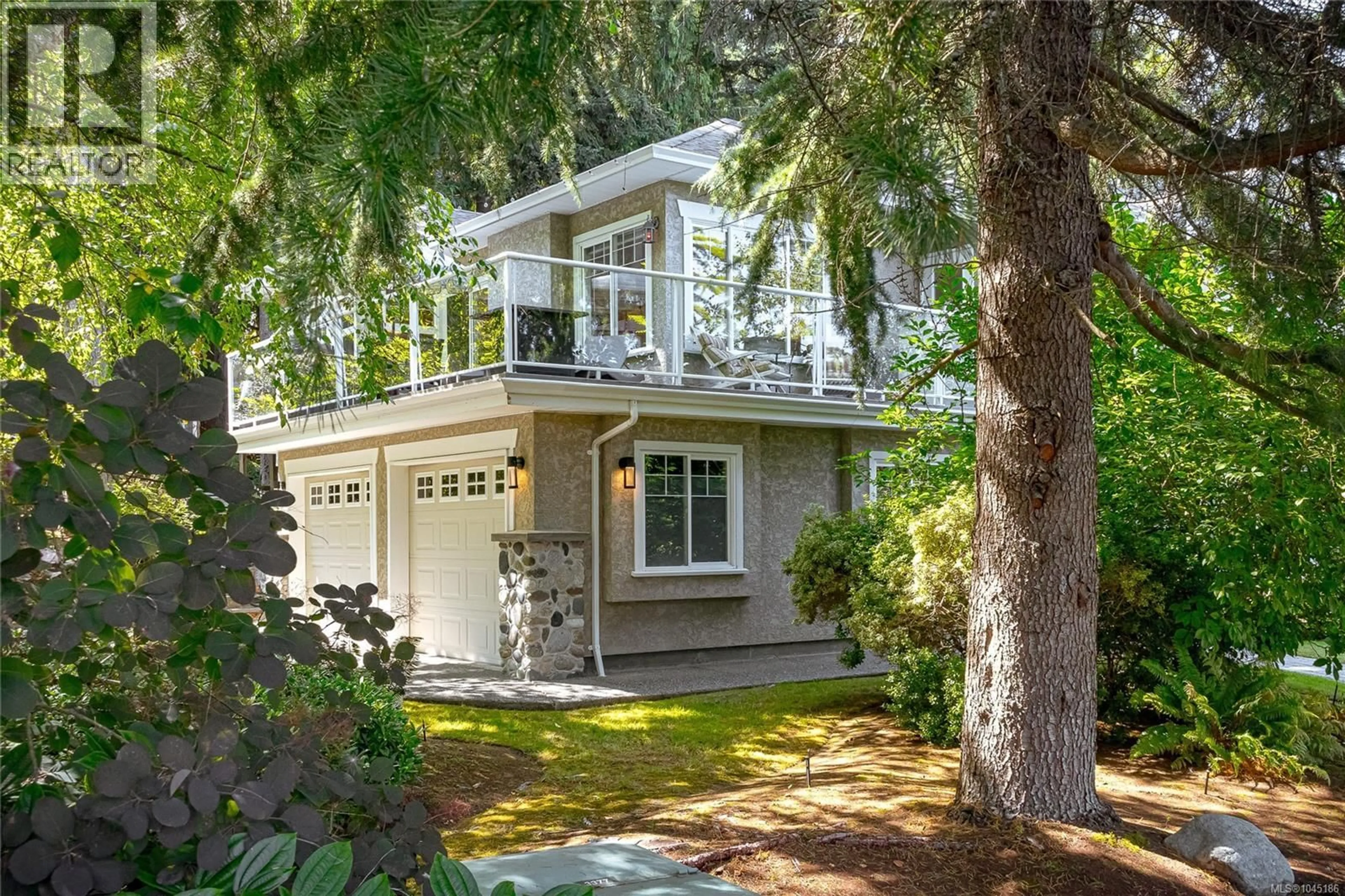 Home with vinyl exterior material, street for 7348 RIDGEDOWN COURT, Central Saanich British Columbia V8M2H7