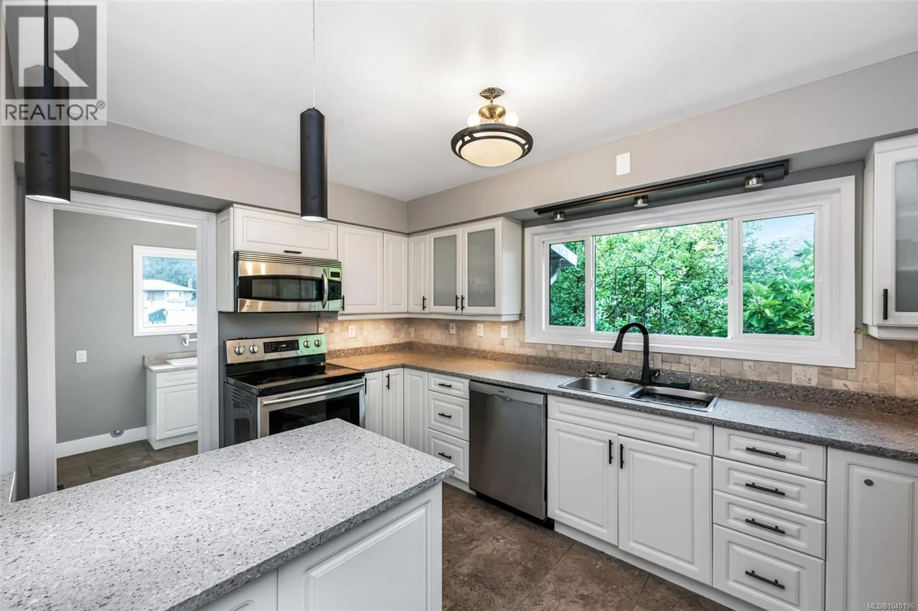 Open concept kitchen, ceramic/tile floor for 1656 STANHOPE PLACE, Saanich British Columbia V8P1Y1