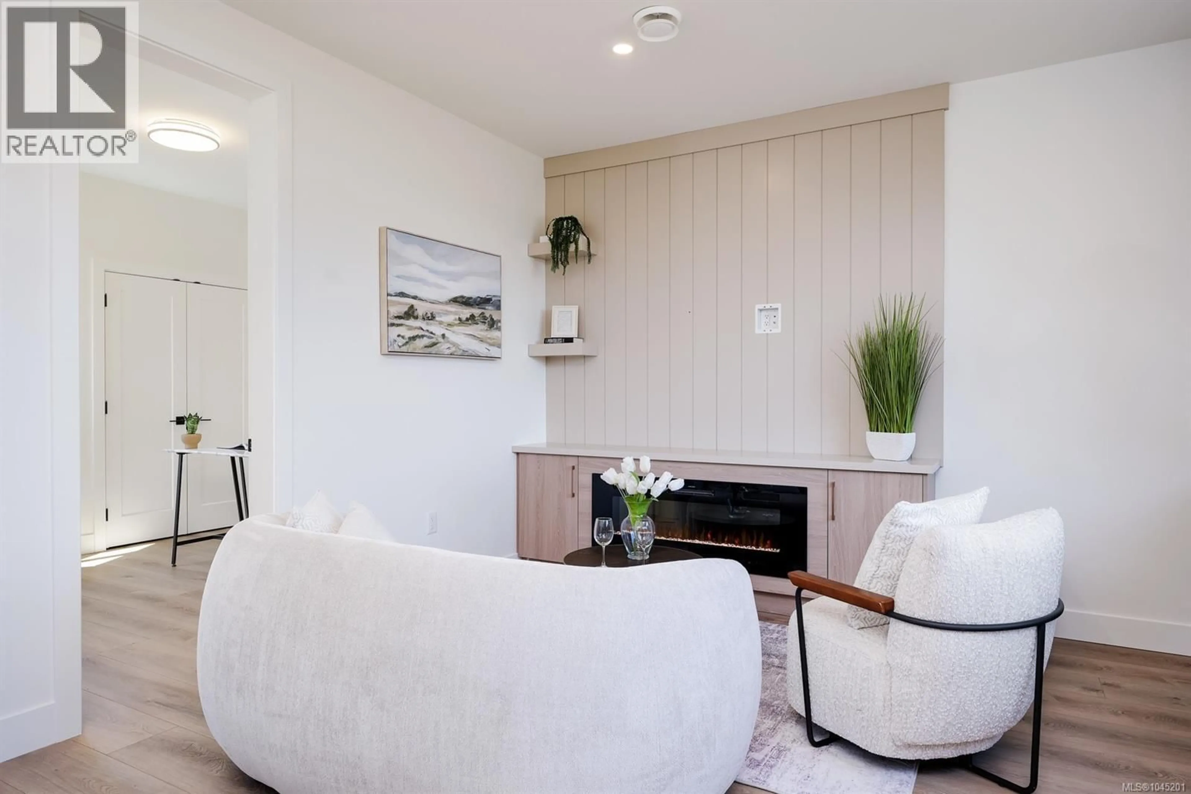 Living room with furniture, unknown for 1 - 4068 TUXEDO DRIVE, Saanich British Columbia V8X2L3