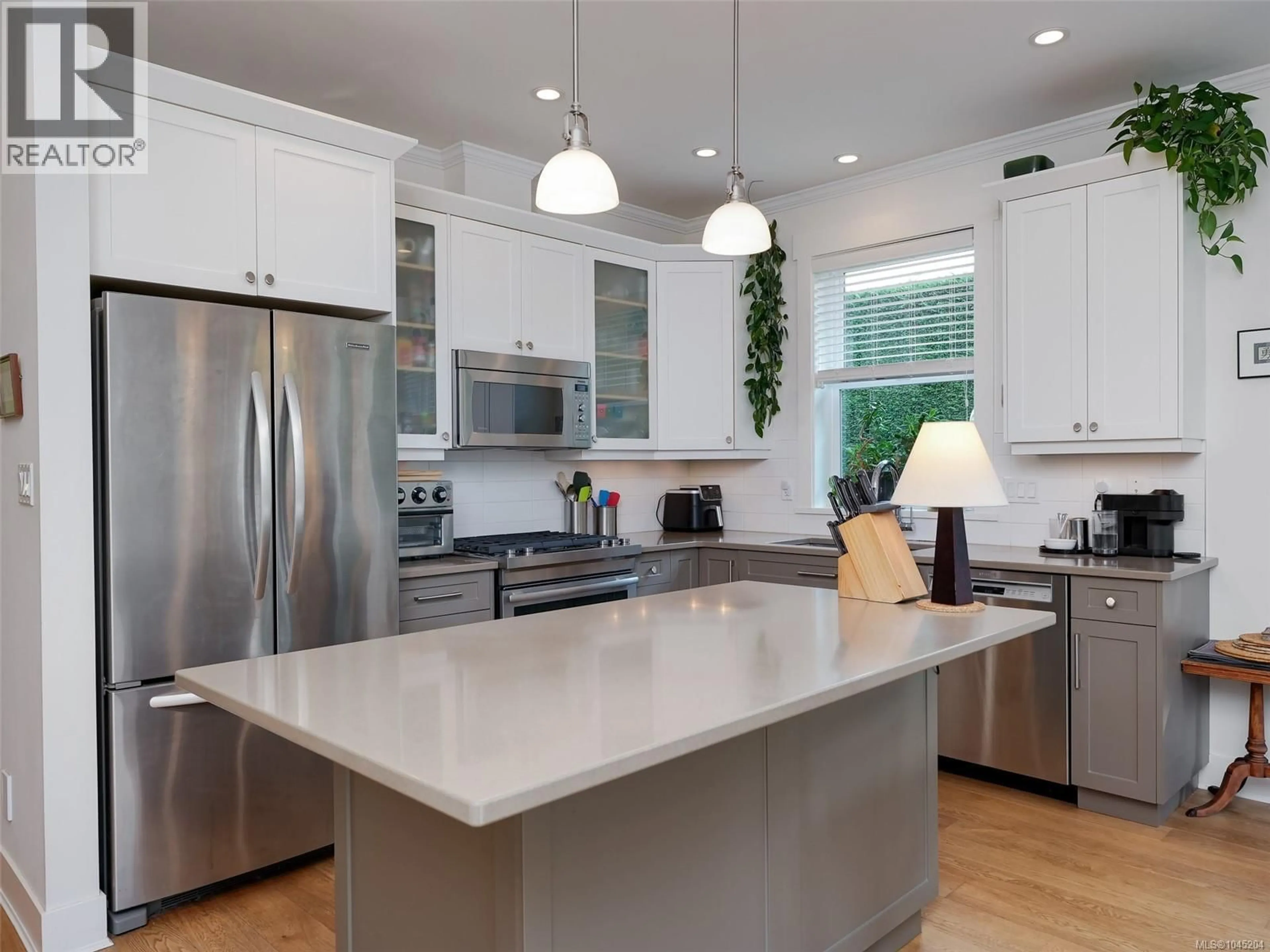 Contemporary kitchen, unknown for A - 7045 WALLACE DRIVE, Central Saanich British Columbia V8M1E9
