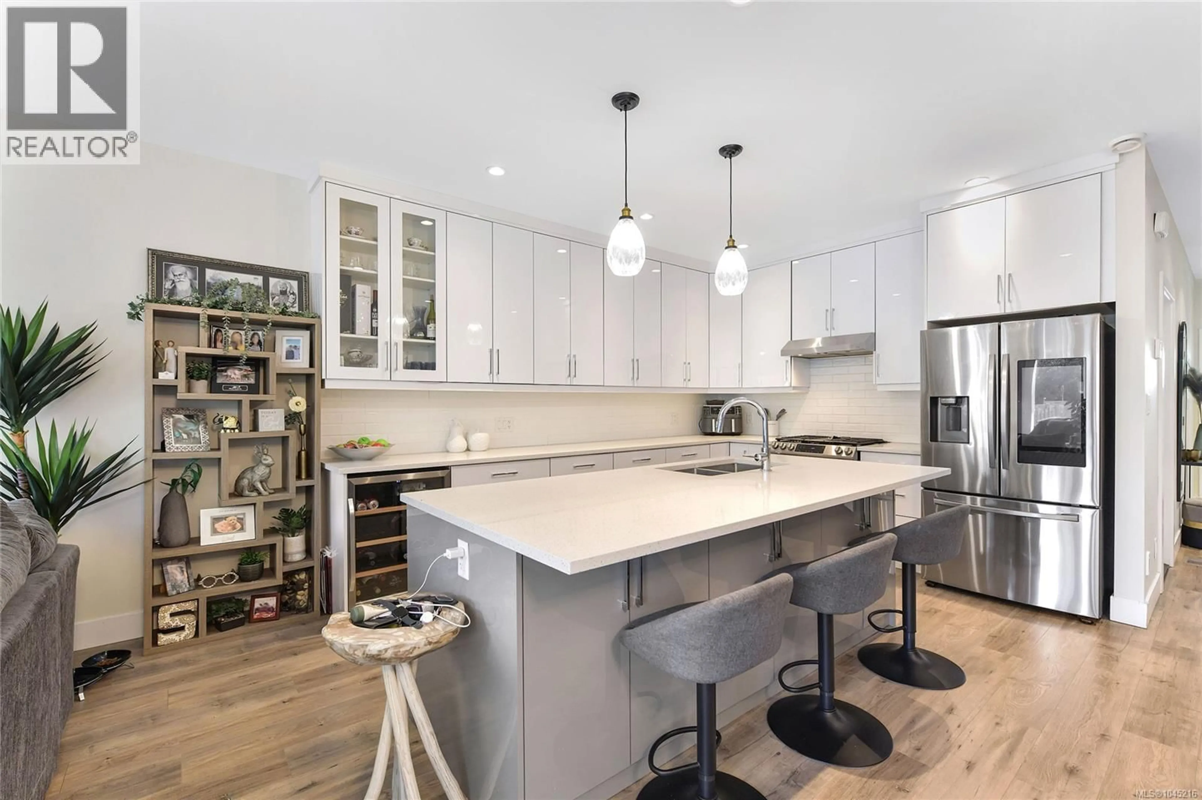 Open concept kitchen, unknown for 2 - 4487 WILKINSON ROAD, Saanich British Columbia V8Z5C2