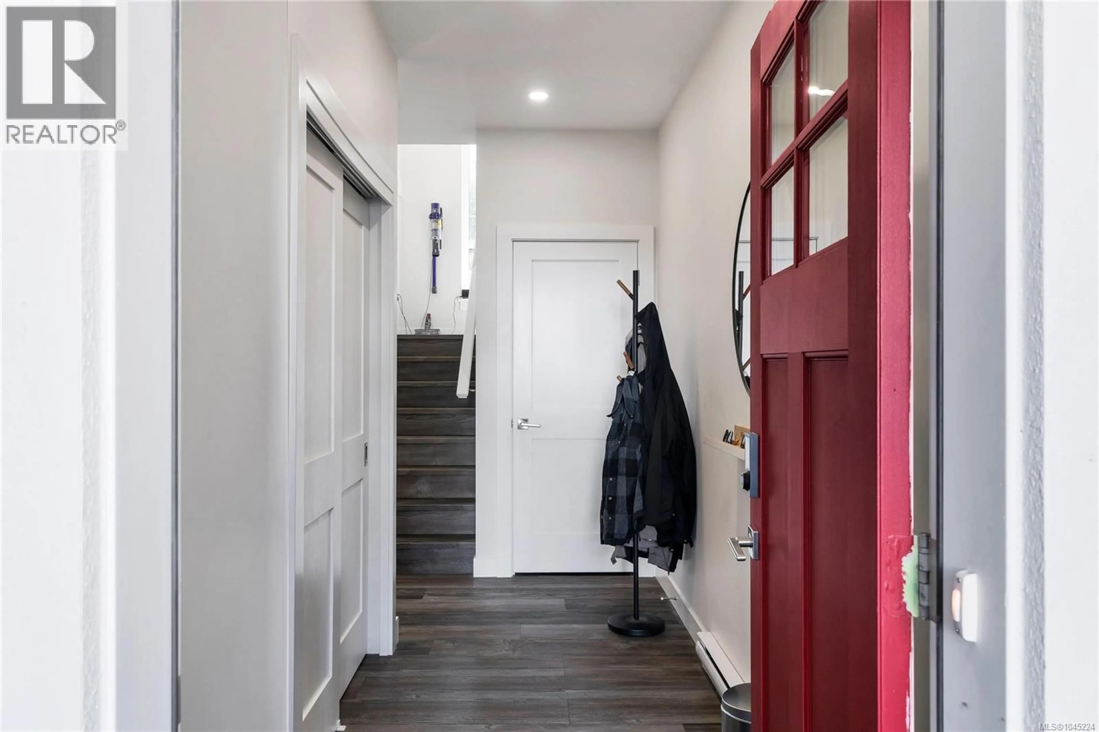 Indoor entryway for 2995 BURLINGTON CRESCENT, Langford British Columbia V9B3A2