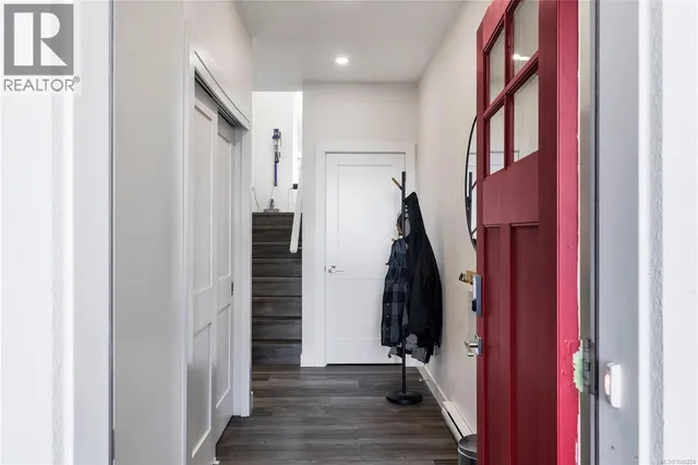 2995 BURLINGTON CRESCENT, Langford 2