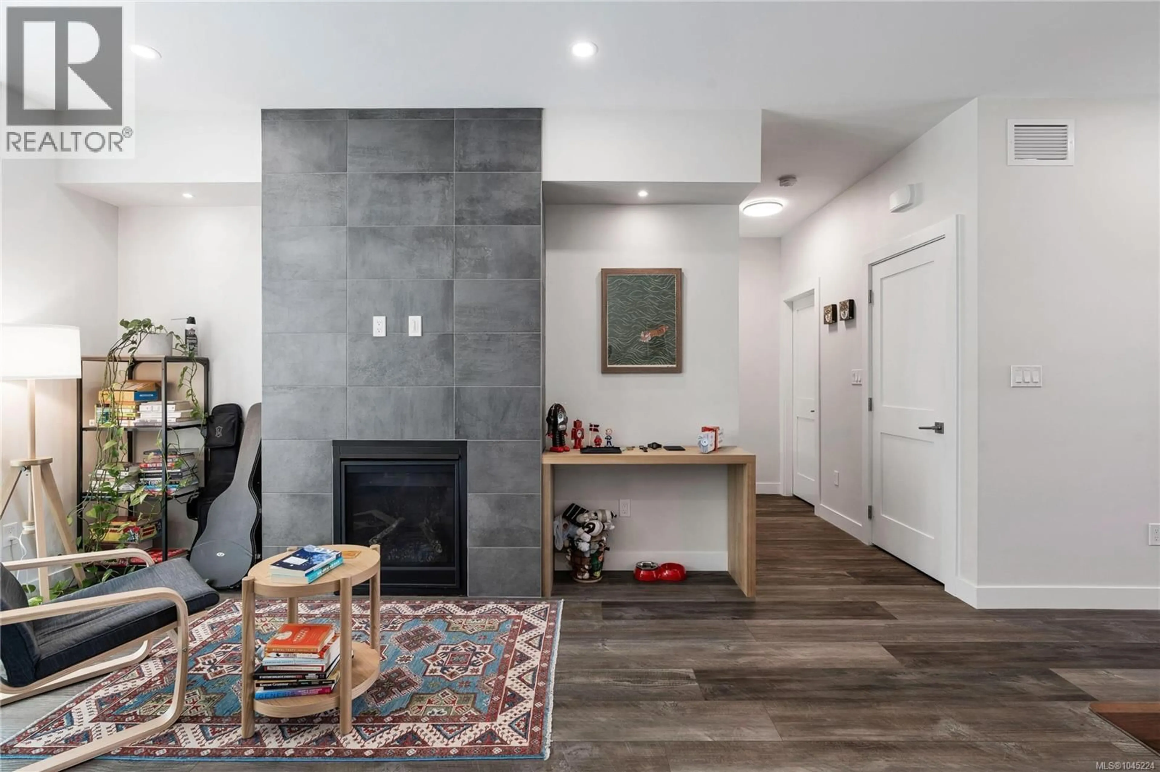 Indoor entryway for 2995 BURLINGTON CRESCENT, Langford British Columbia V9B3A2