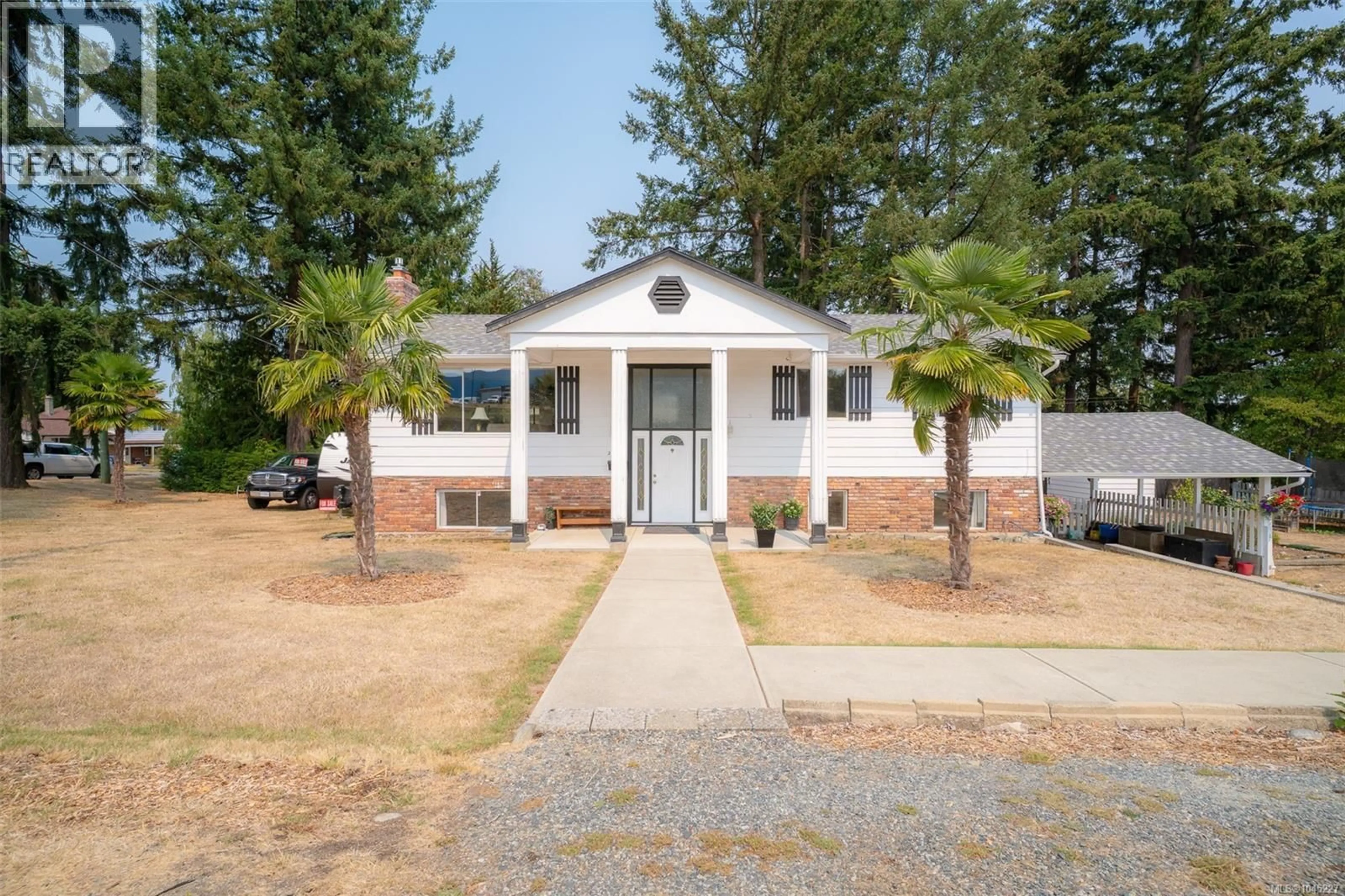 Home with vinyl exterior material, street for 2490 HIGHLAND BOULEVARD, Nanaimo British Columbia V9S3N7