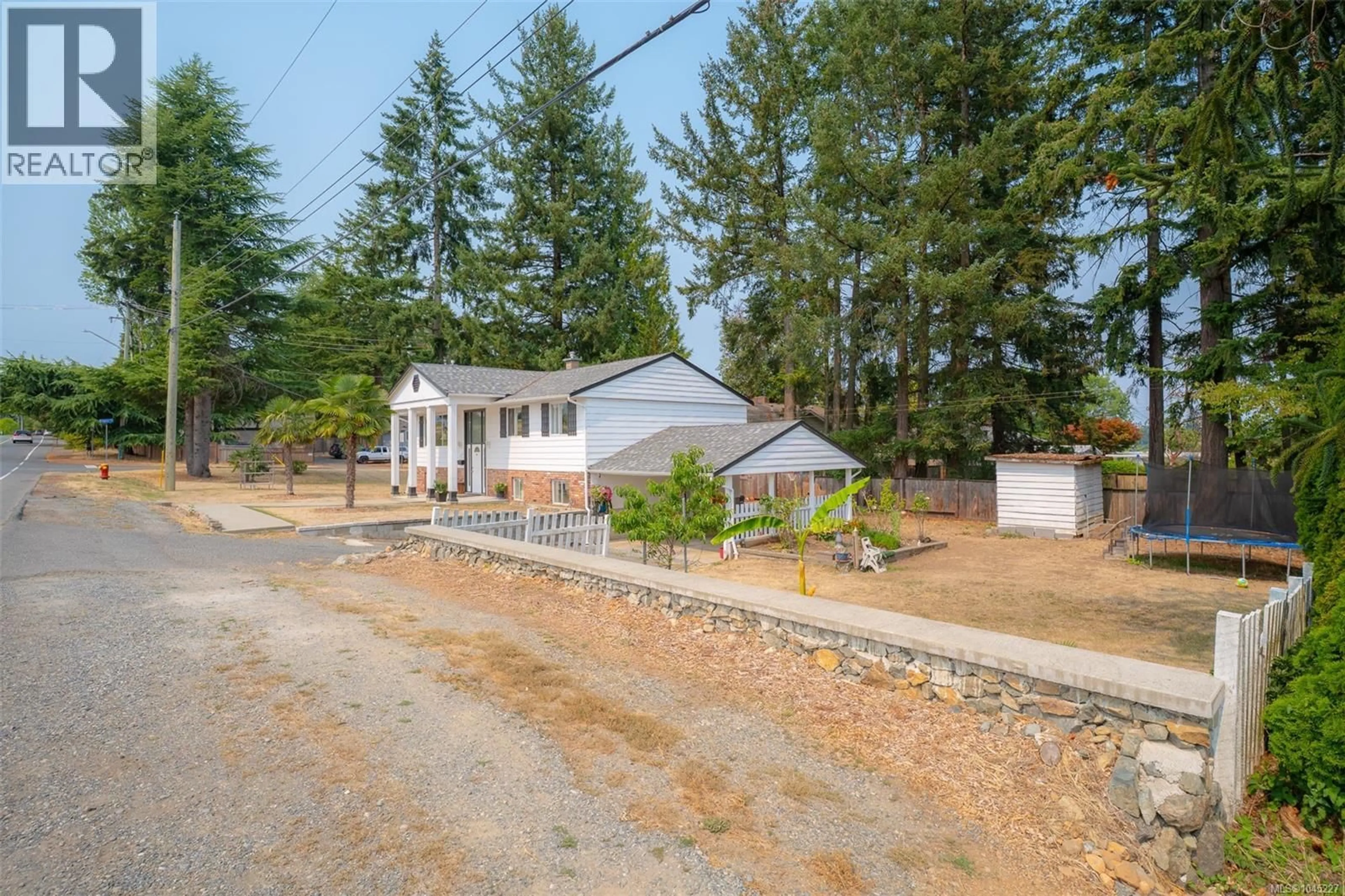 A pic from outside/outdoor area/front of a property/back of a property/a pic from drone, unknown for 2490 HIGHLAND BOULEVARD, Nanaimo British Columbia V9S3N7