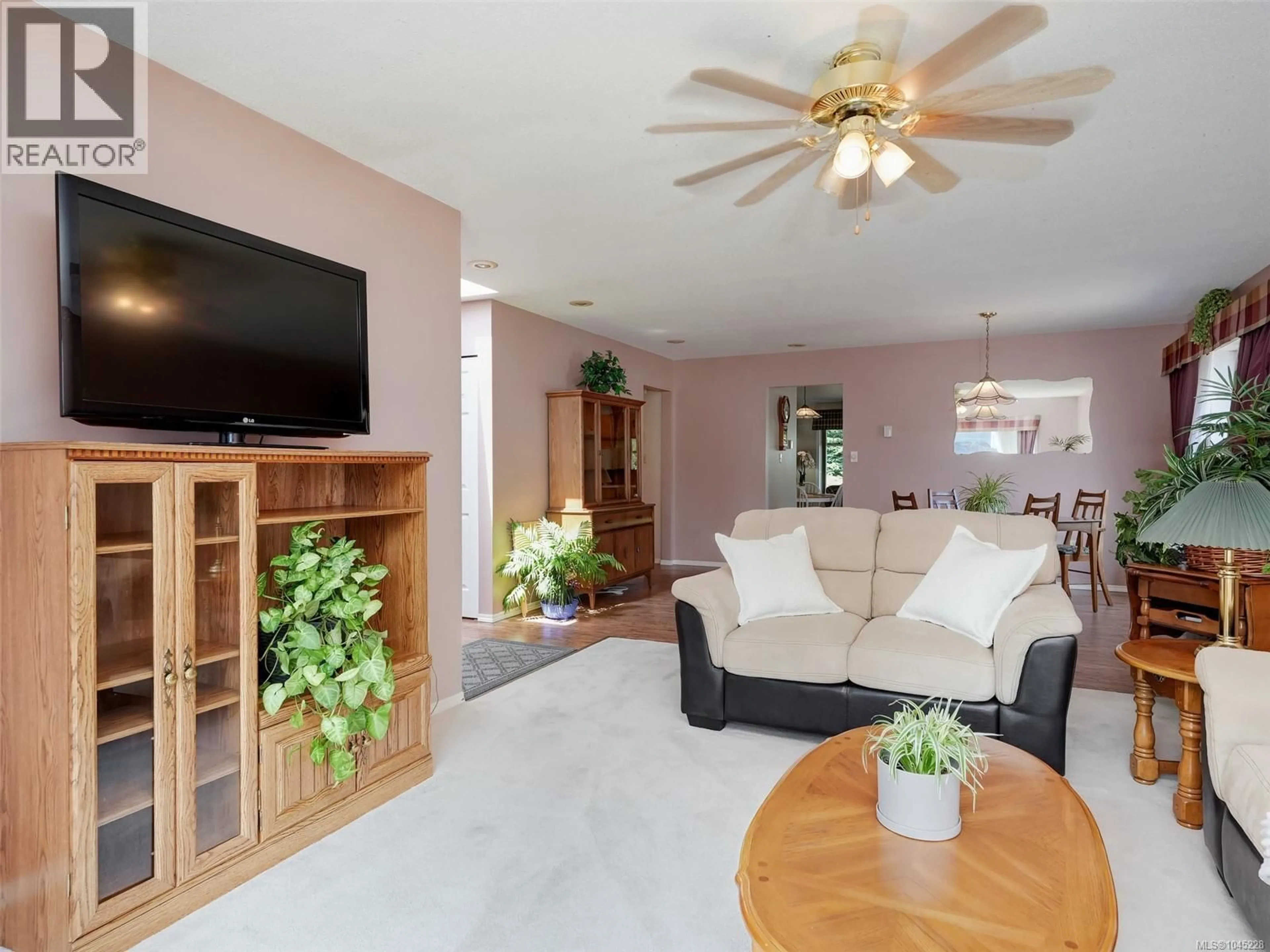 Living room with furniture, unknown for 1867 DEBORAH DRIVE, Duncan British Columbia V9L5A5