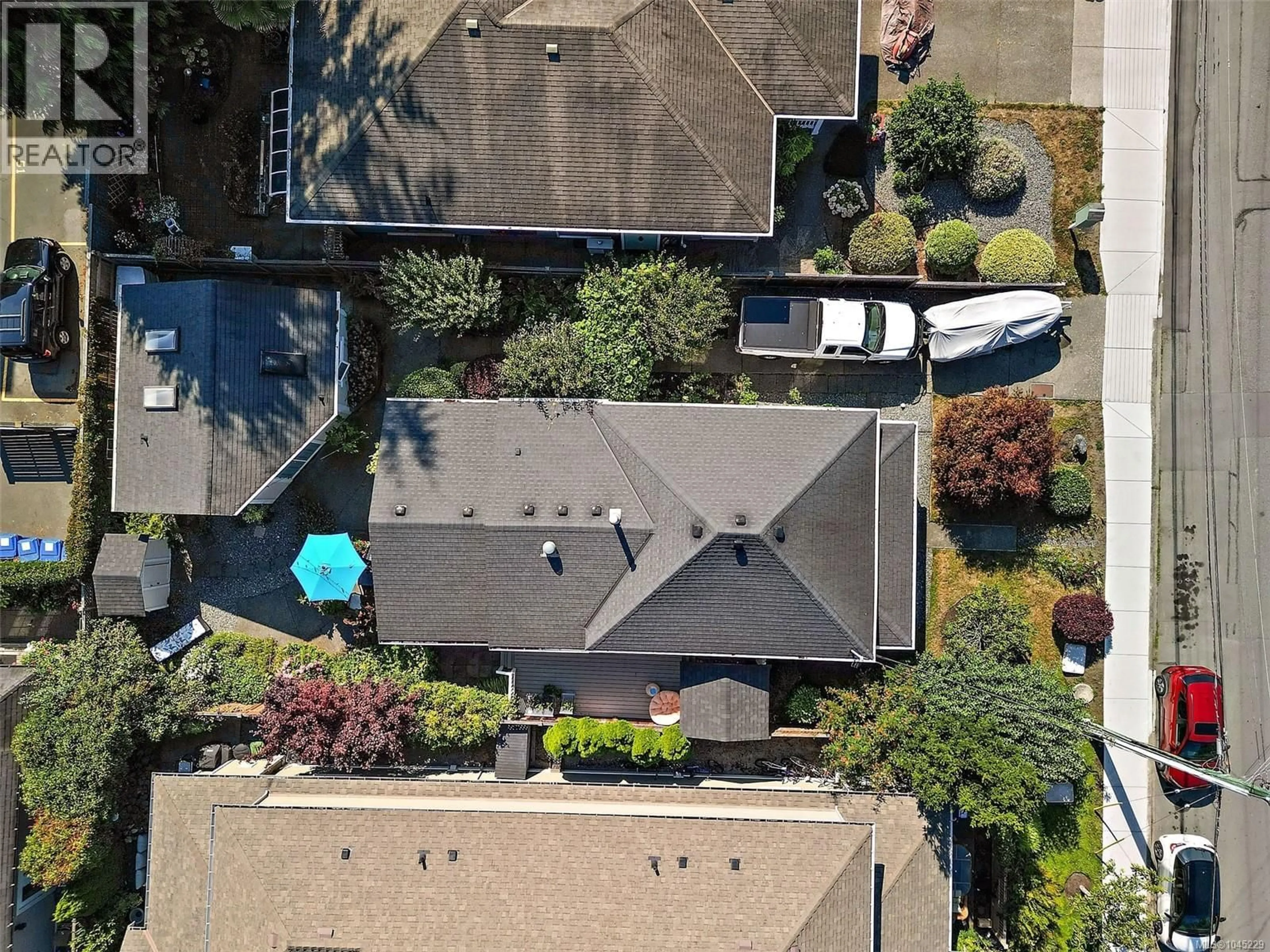 A pic from outside/outdoor area/front of a property/back of a property/a pic from drone, street for 2445 MALAVIEW AVENUE, Sidney British Columbia V8L2G4