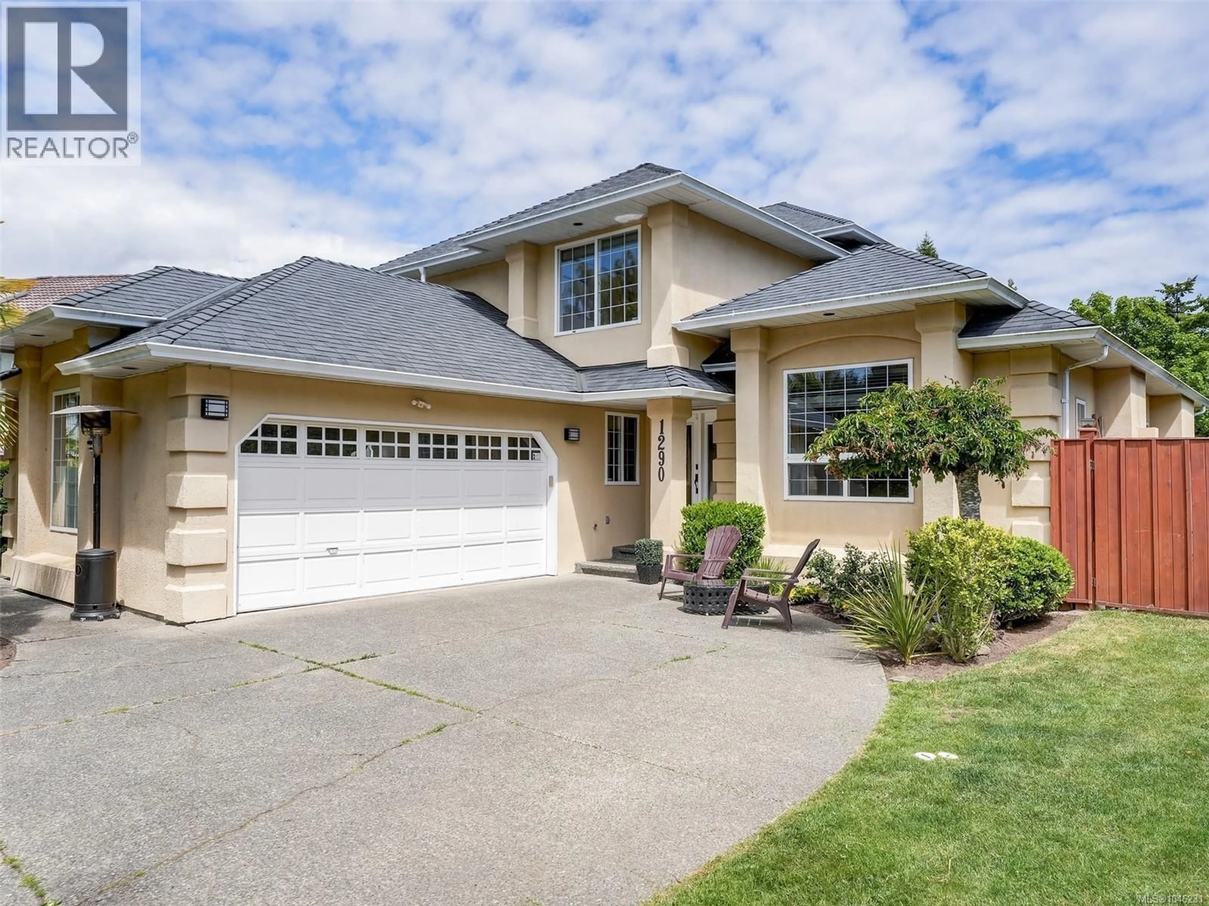 Home with vinyl exterior material, street for 1290 LES MEADOWS CRESCENT, Saanich British Columbia V8X5G4