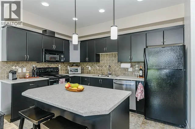 205 - 3915 CAREY ROAD, Saanich 2