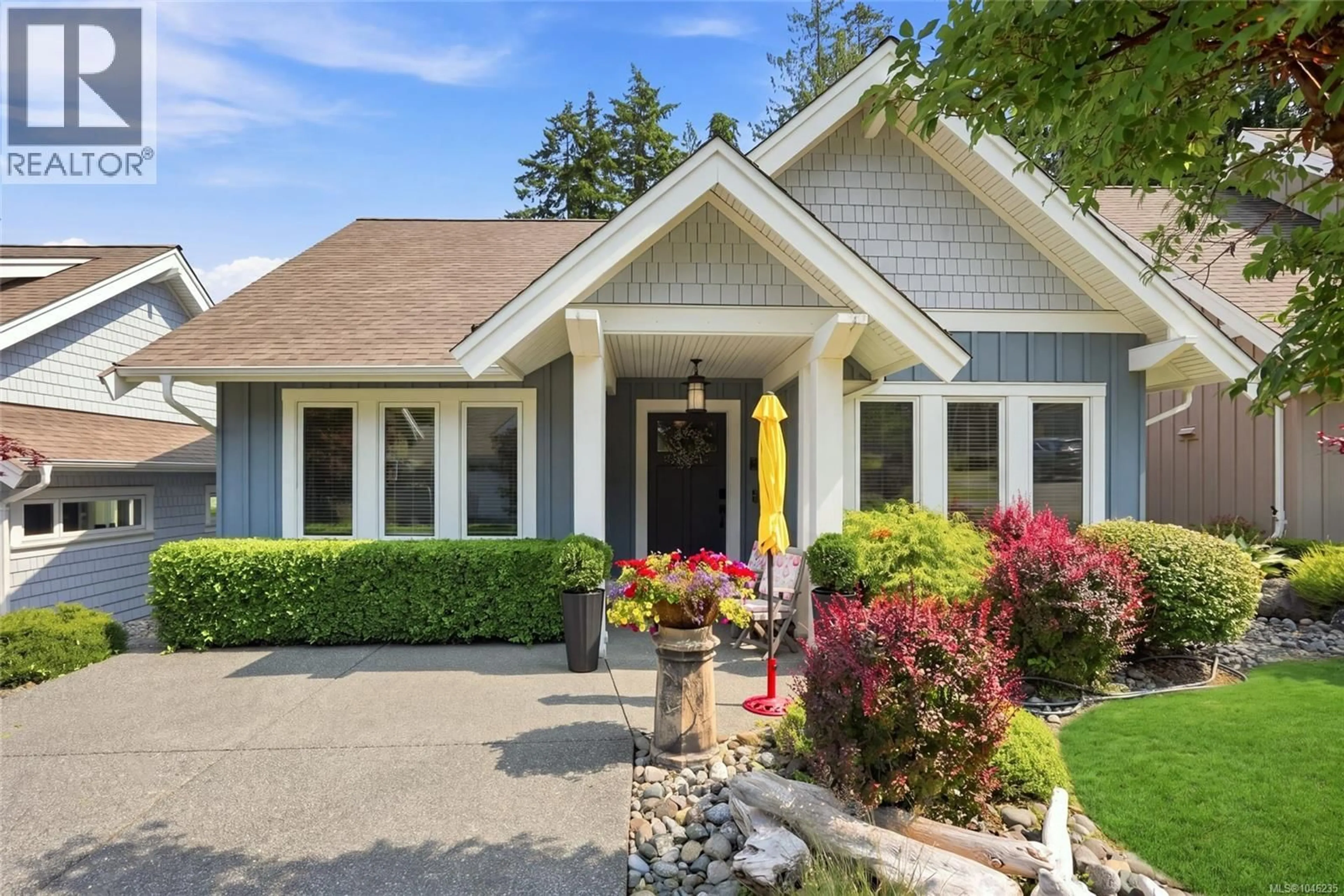 Home with vinyl exterior material, street for 61 - 5251 ISLAND HIGHWAY WEST, Qualicum Beach British Columbia V9K2C1