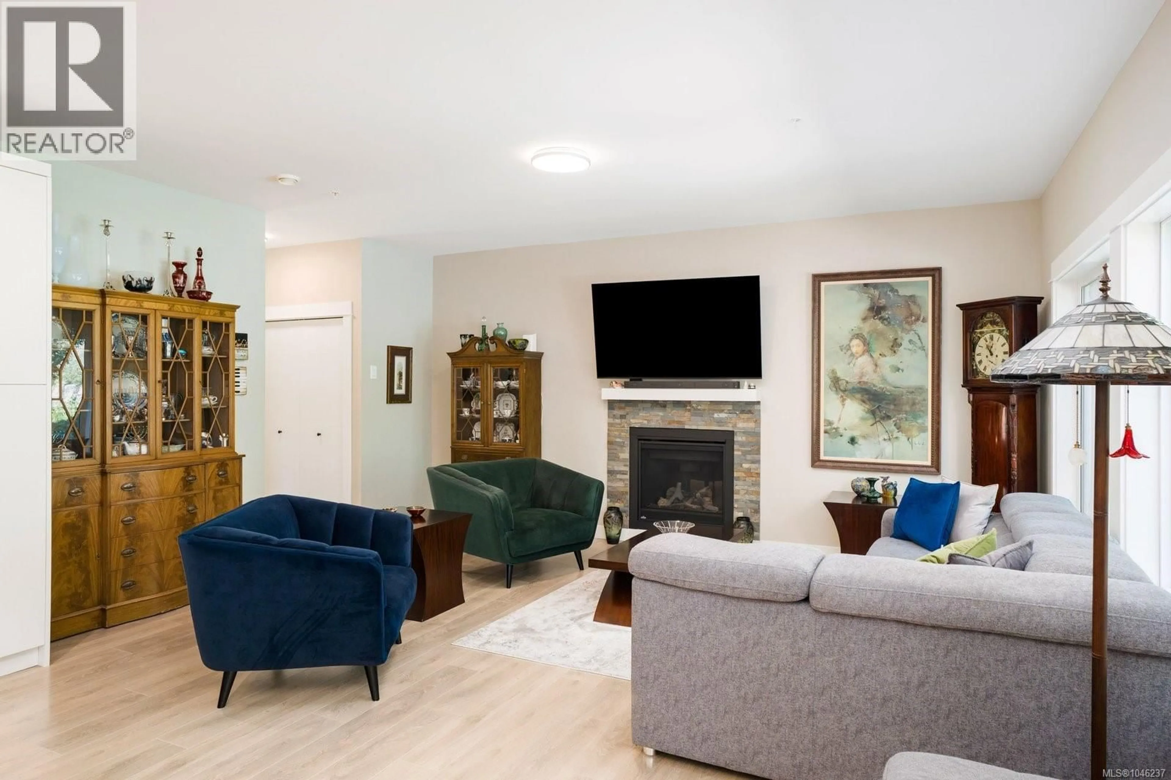 Living room with furniture, unknown for 1937 WEST PARK LANE, View Royal British Columbia V9B3R9
