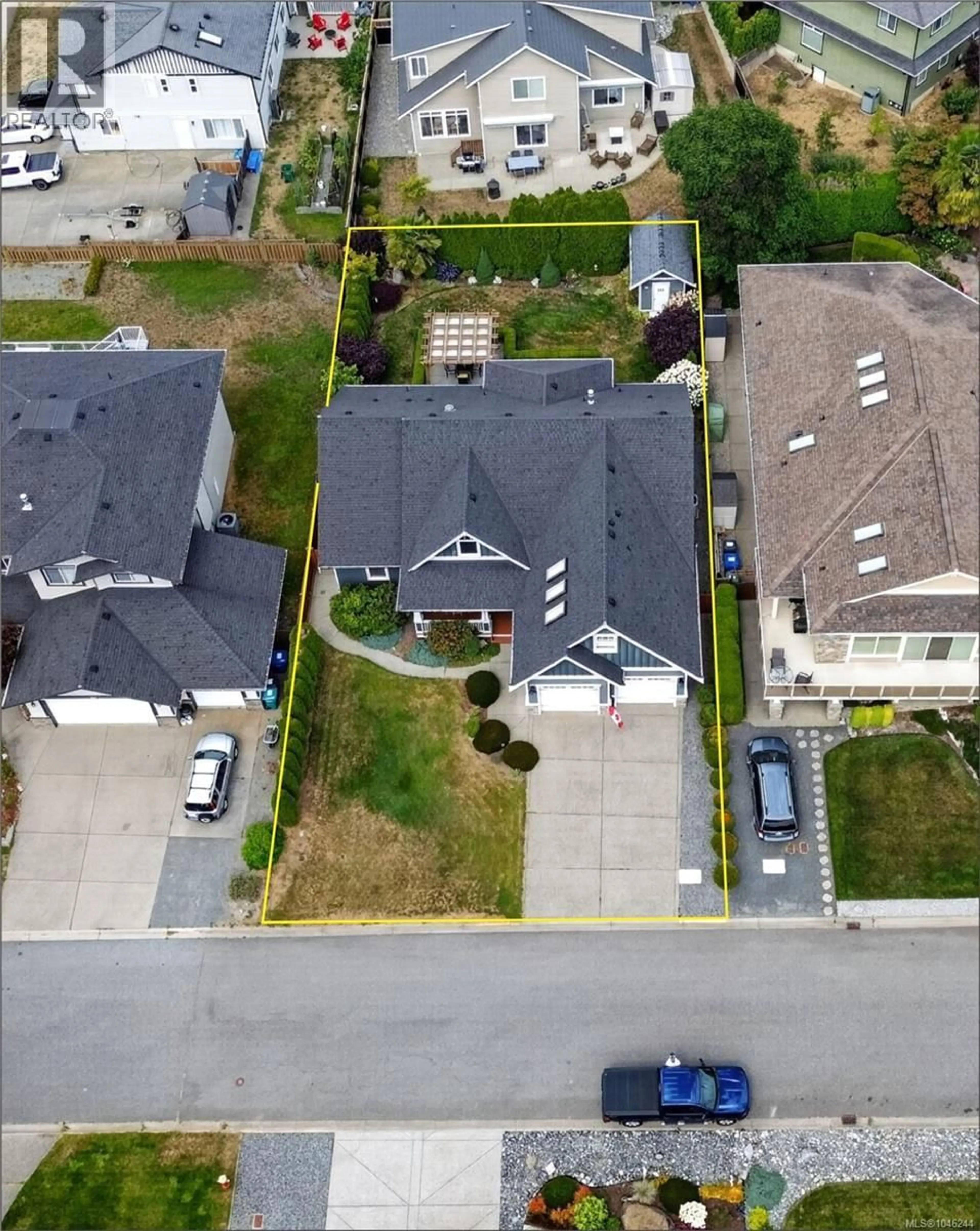 A pic from outside/outdoor area/front of a property/back of a property/a pic from drone, street for 3306 SAVANNAH PLACE, Nanaimo British Columbia V9T6R9