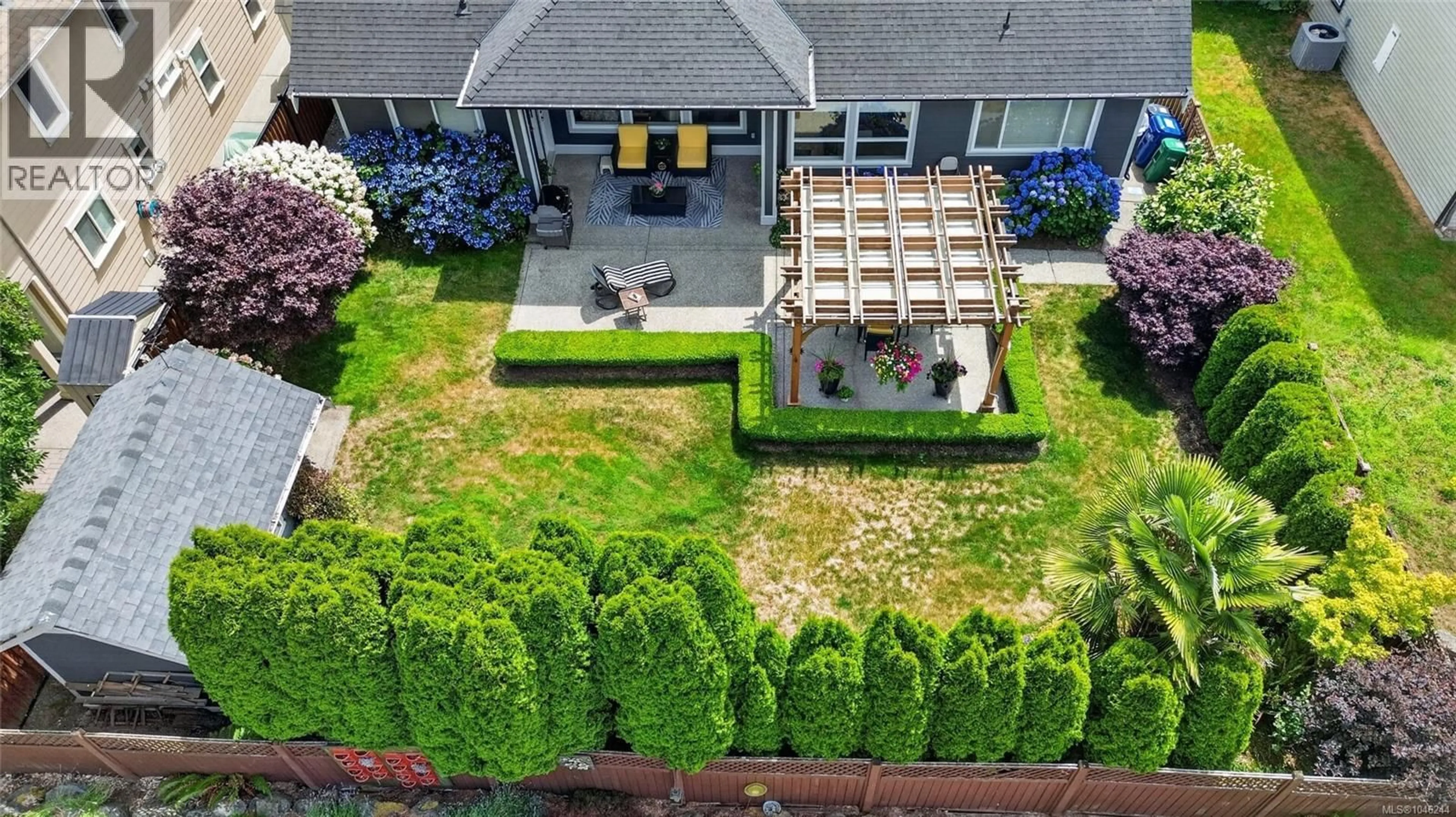 A pic from outside/outdoor area/front of a property/back of a property/a pic from drone, street for 3306 SAVANNAH PLACE, Nanaimo British Columbia V9T6R9