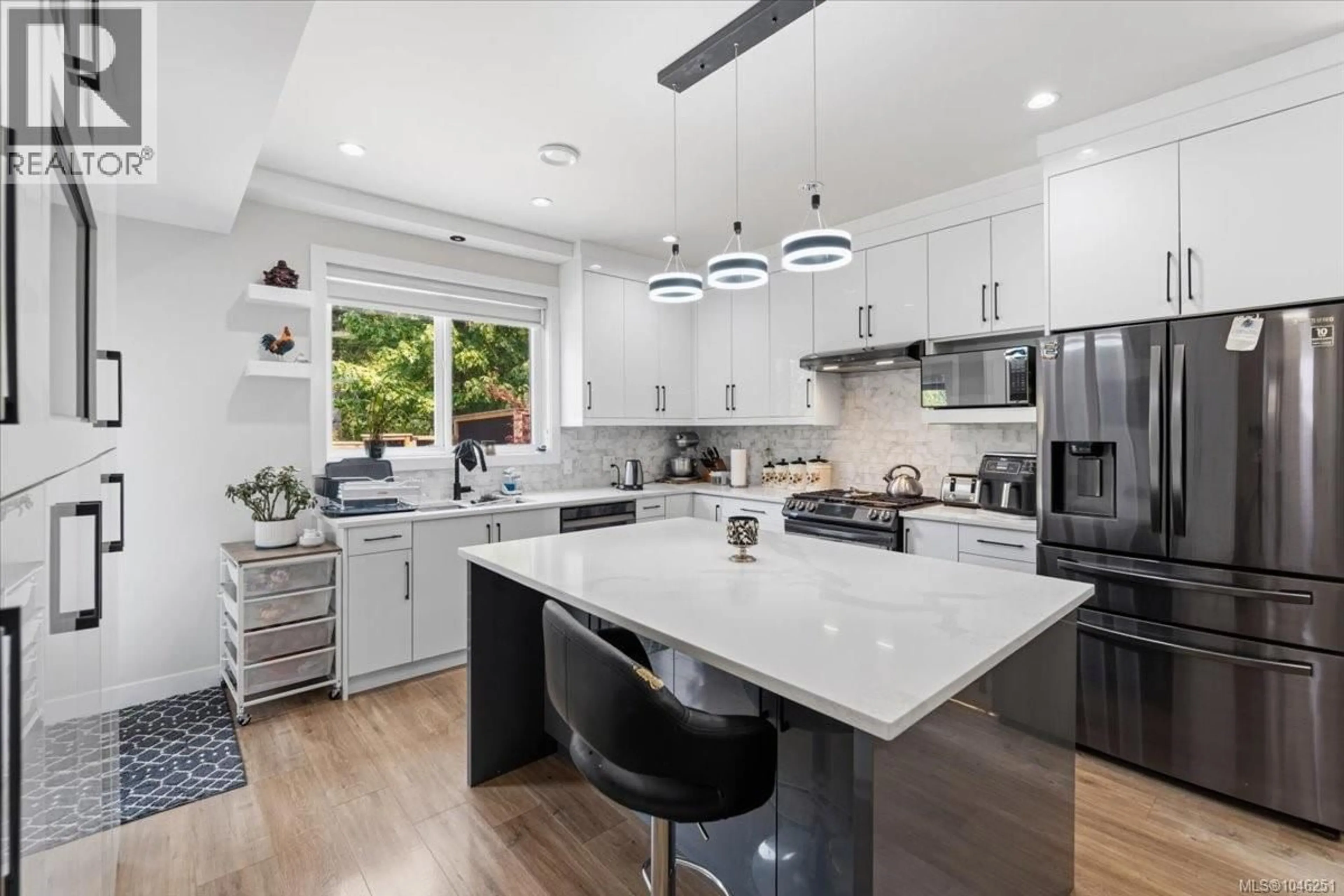 Contemporary kitchen, ceramic/tile floor for 1636 ROBERTA ROAD SOUTH, Nanaimo British Columbia V9X0B6