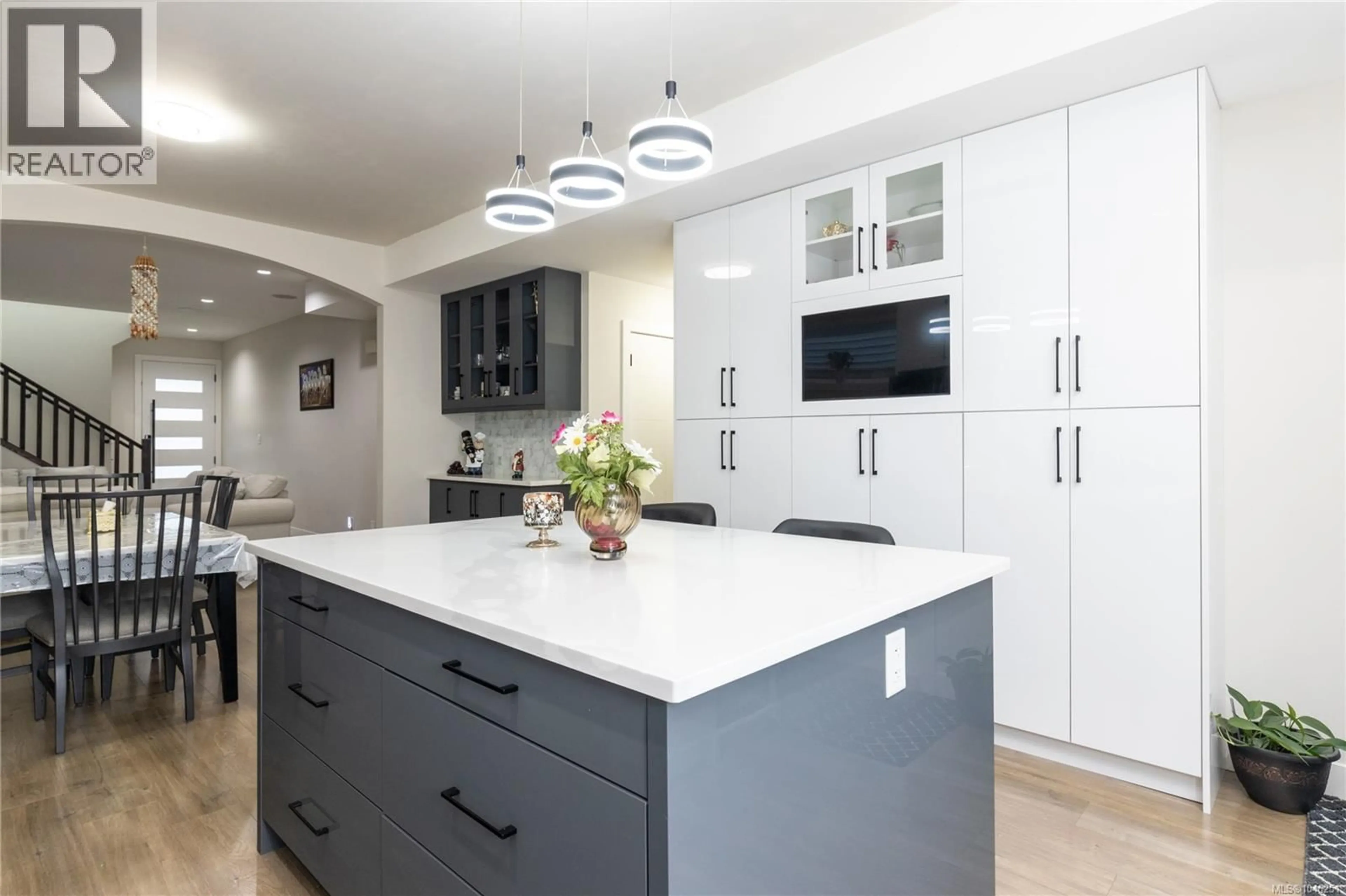 Contemporary kitchen, ceramic/tile floor for 1636 ROBERTA ROAD SOUTH, Nanaimo British Columbia V9X0B6